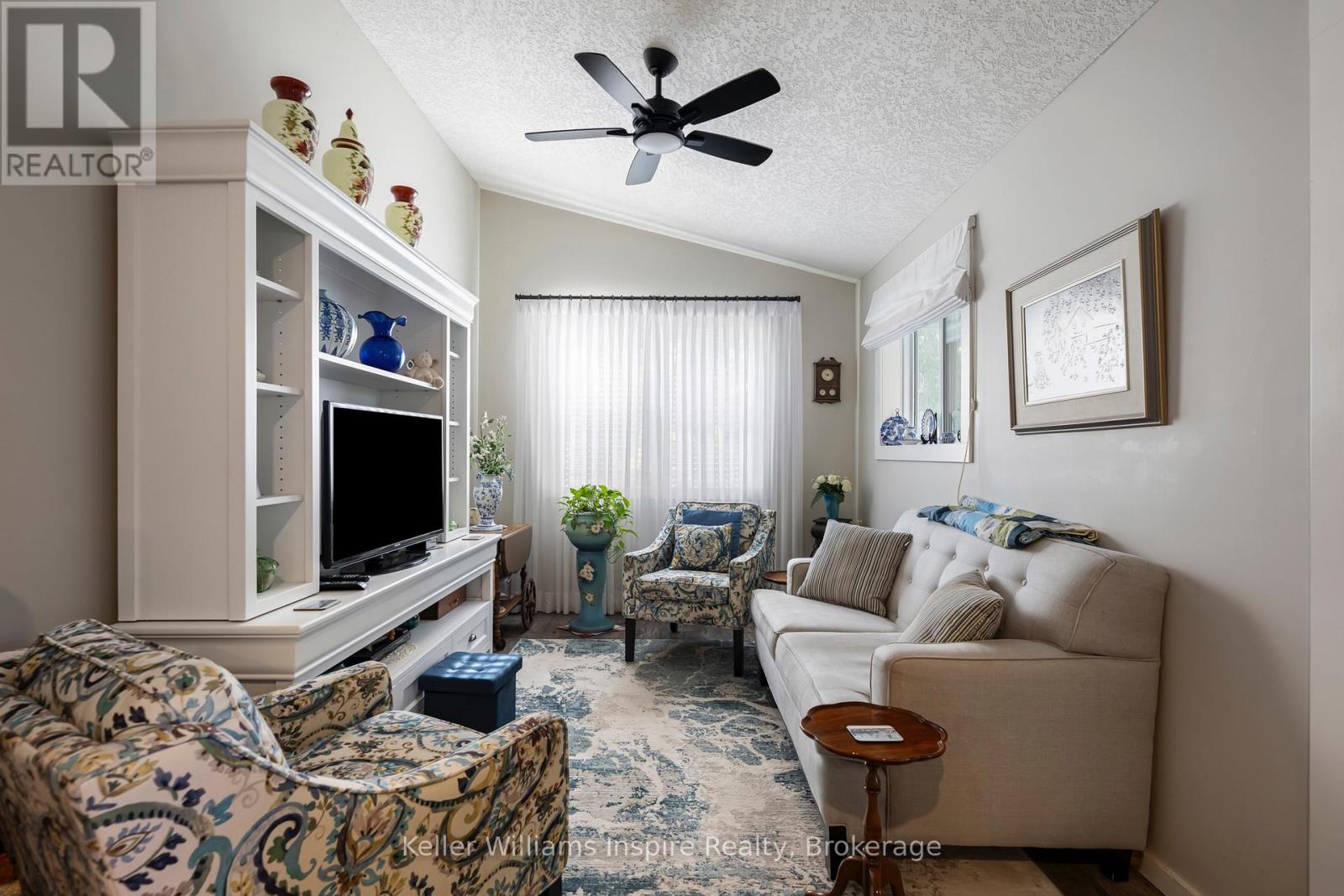 565 St David Street N Property Photo 29