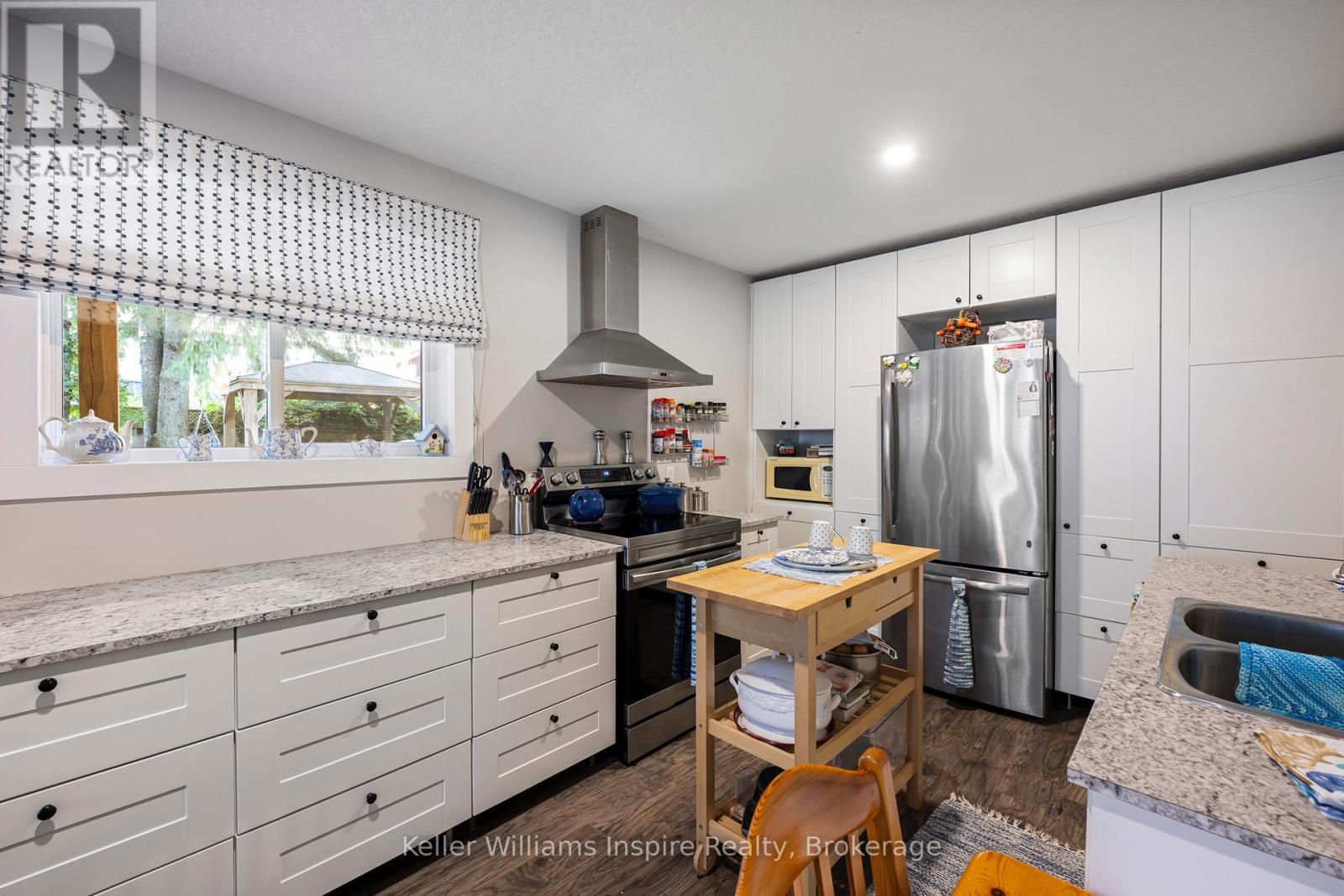 565 St David Street N Property Photo 30