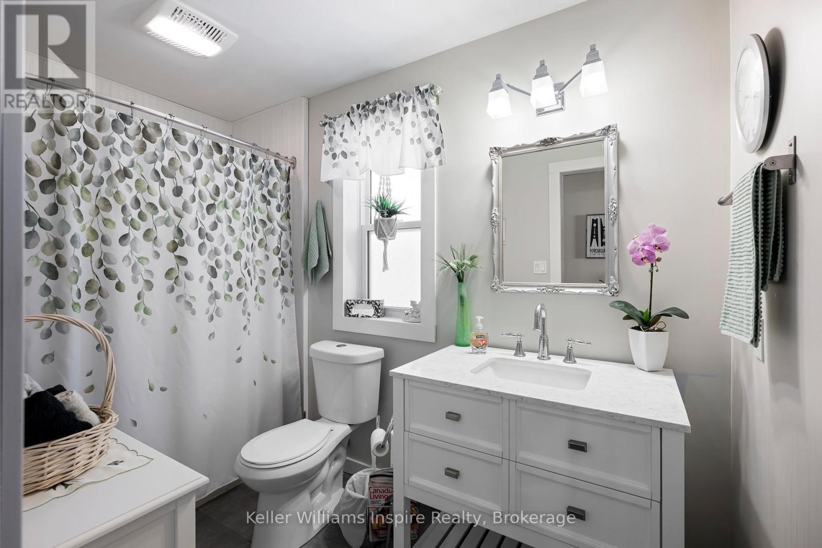 565 St David Street N Property Photo 31