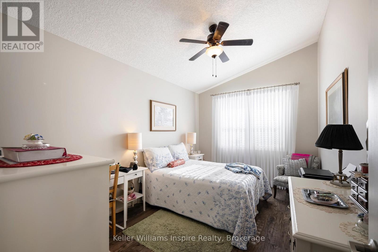 565 St David Street N Property Photo 32