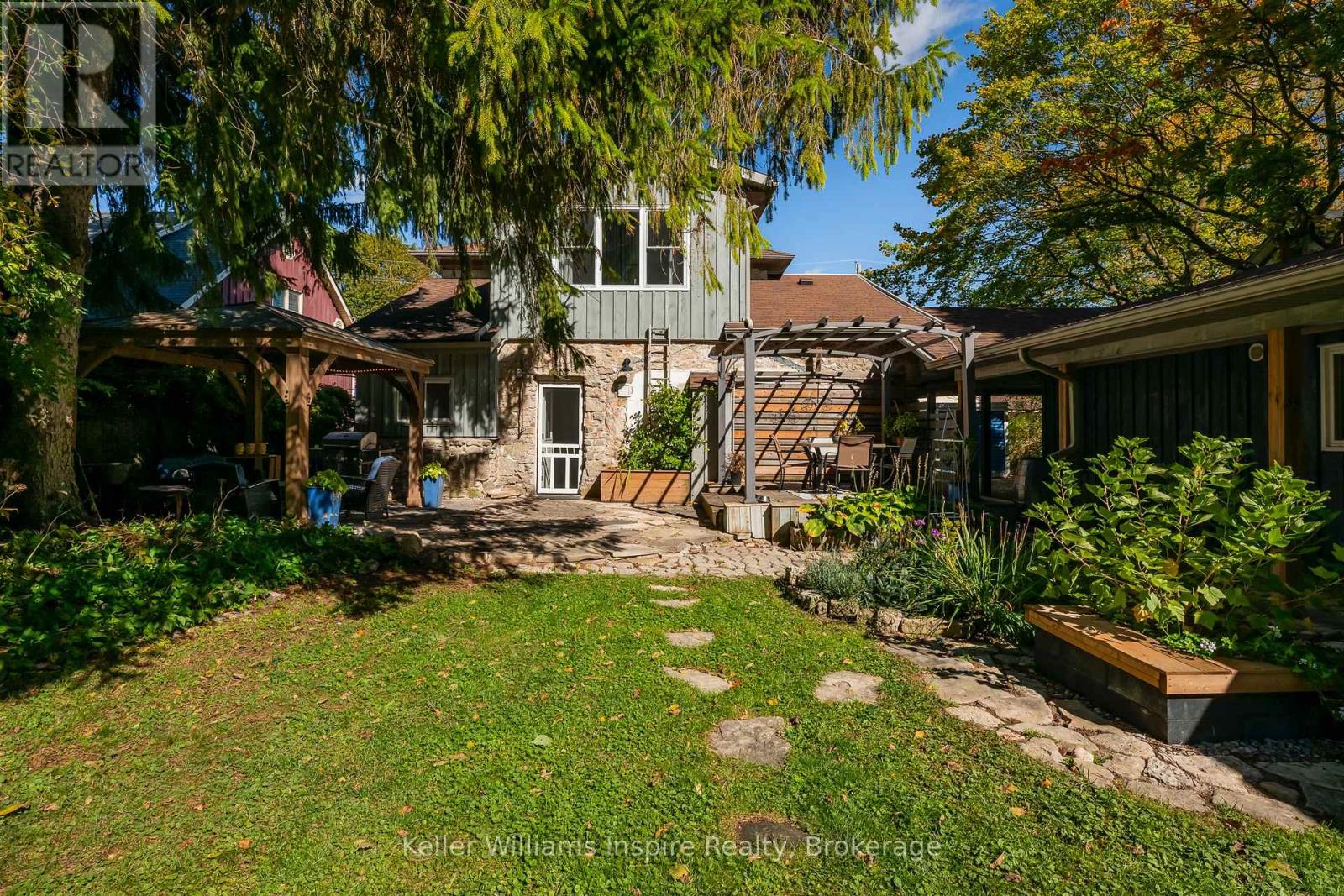 565 St David Street N Property Photo 33
