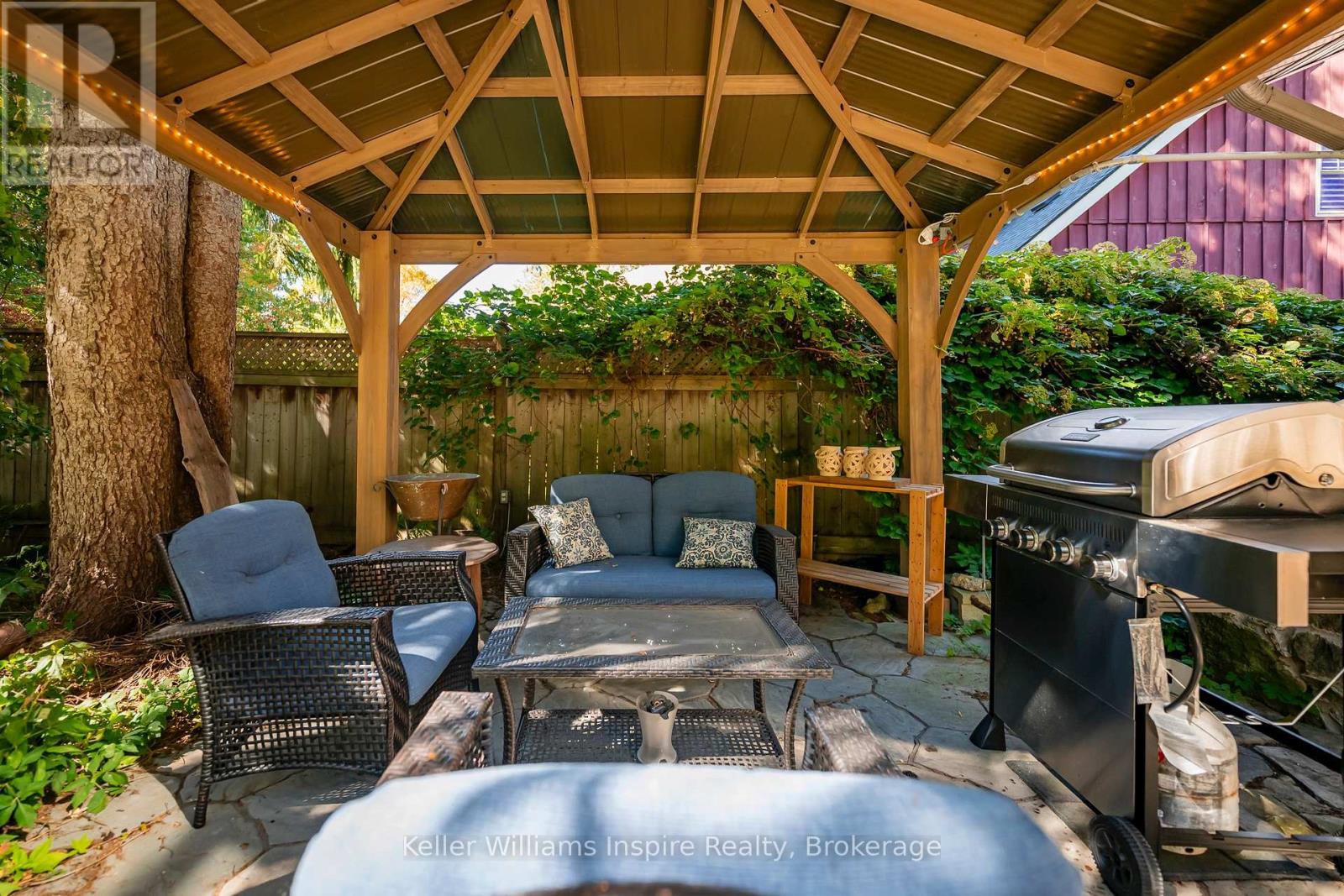 565 St David Street N Property Photo 36
