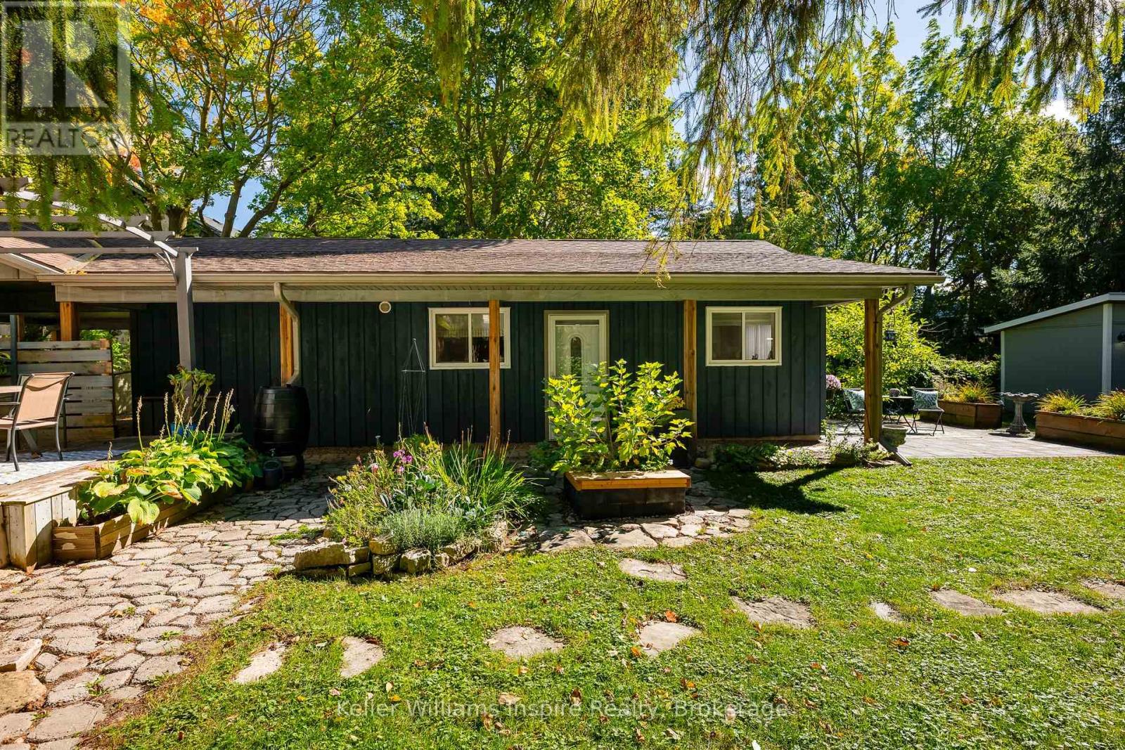 565 St David Street N Property Photo 37
