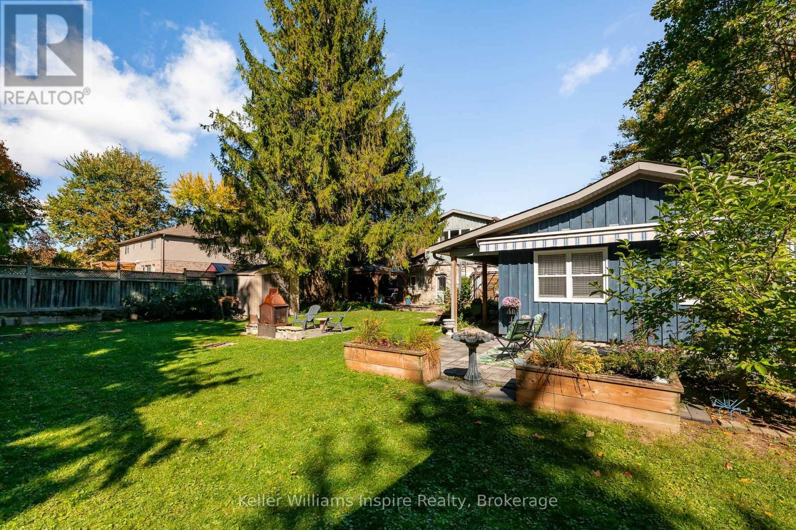 565 St David Street N Property Photo 39