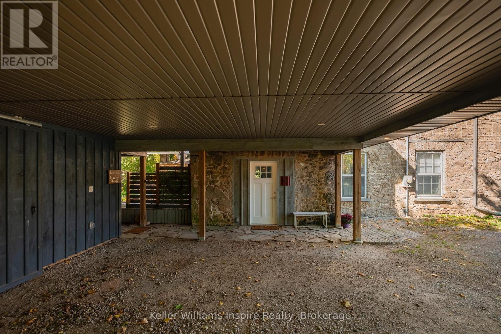 565 St David Street N Property Photo 42