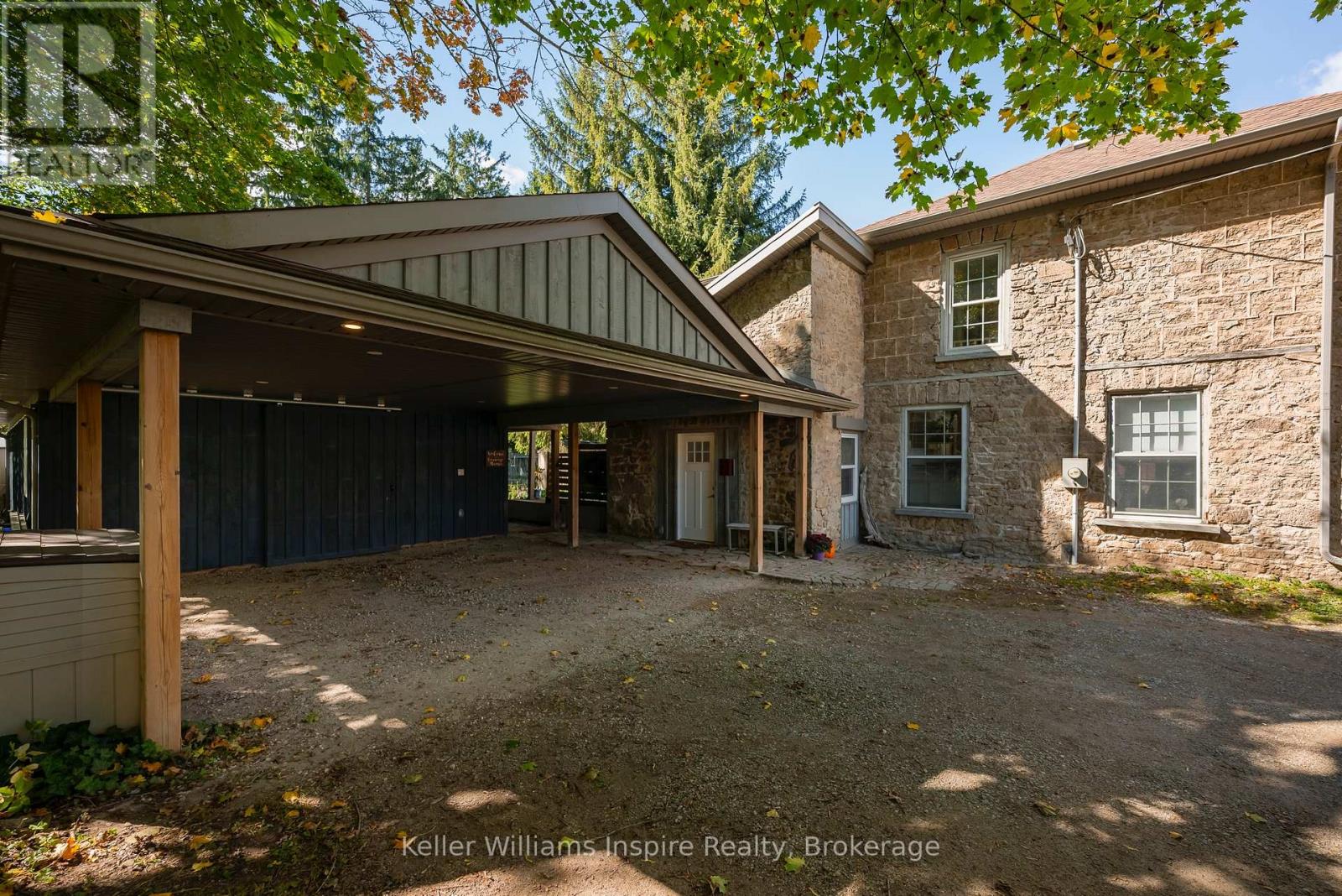 565 St David Street N Property Photo 43