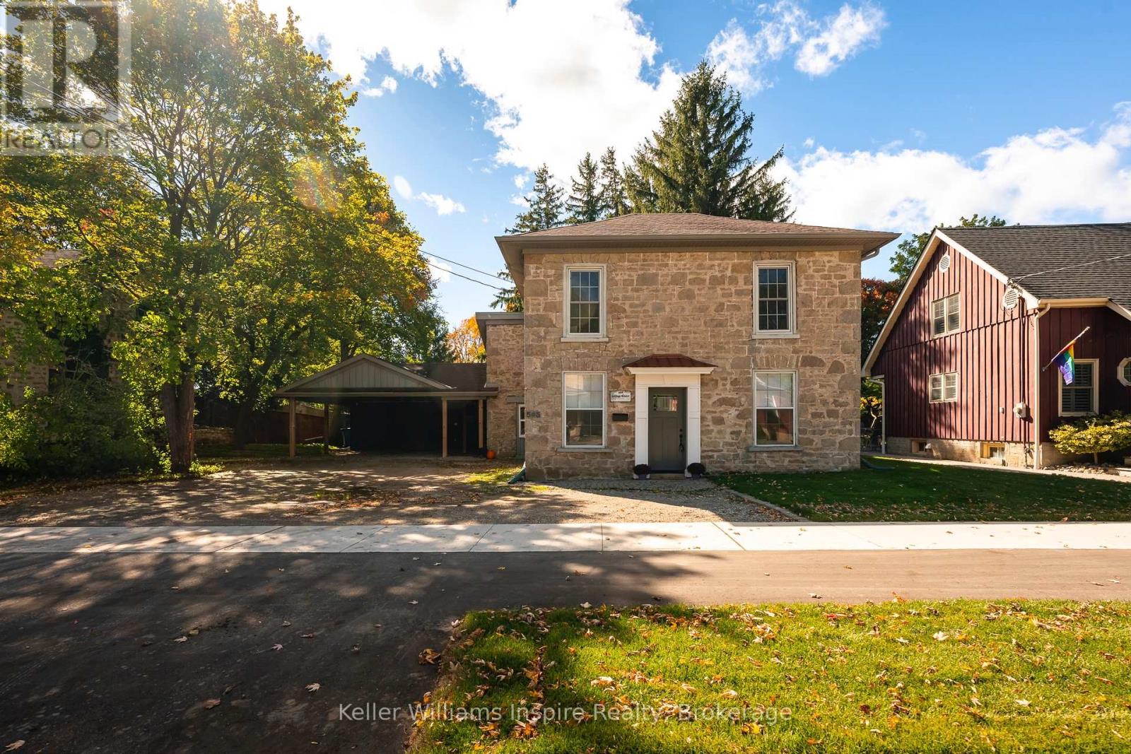 565 St David Street N Property Photo 44