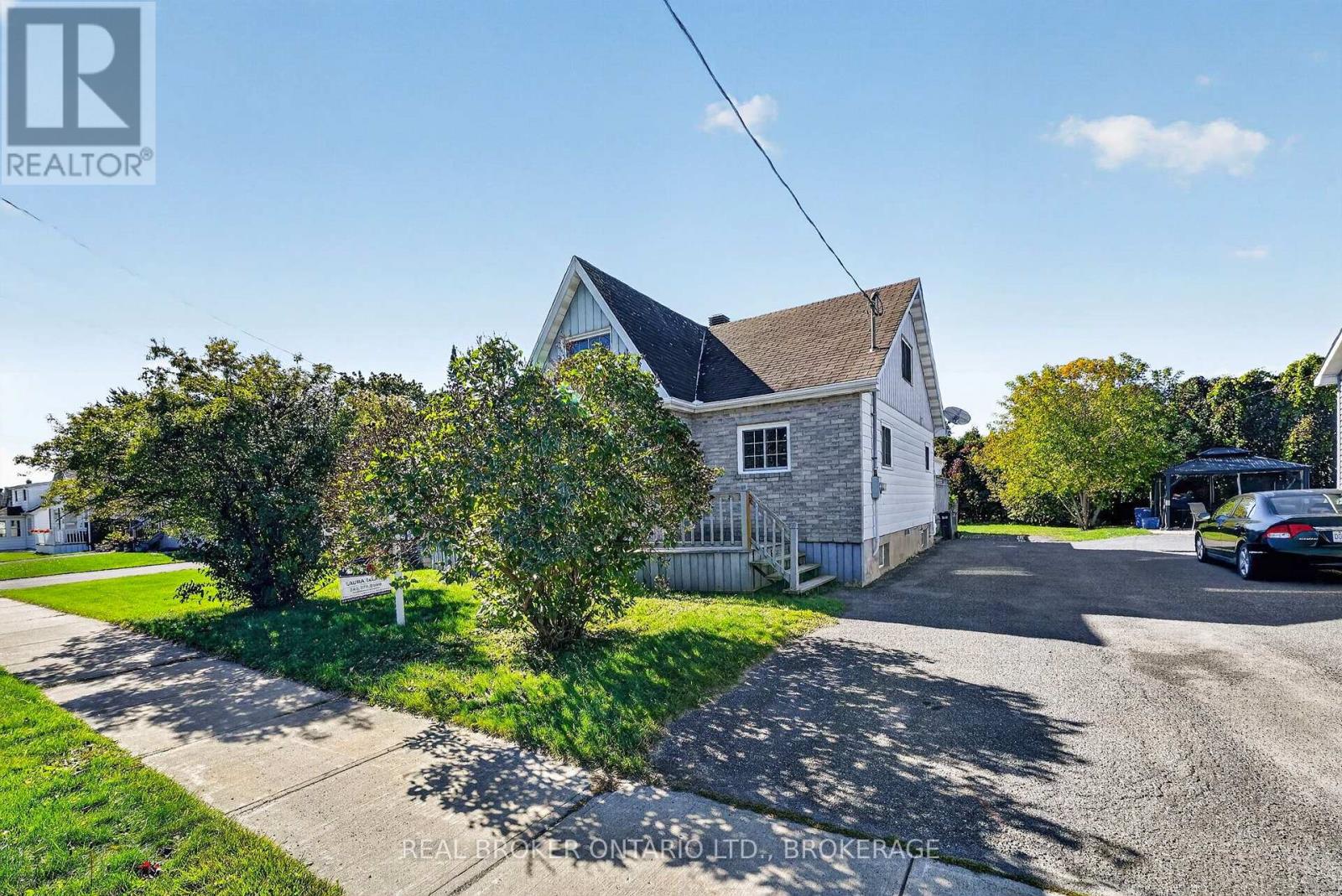 25 Dunbar Avenue Property Photo 3