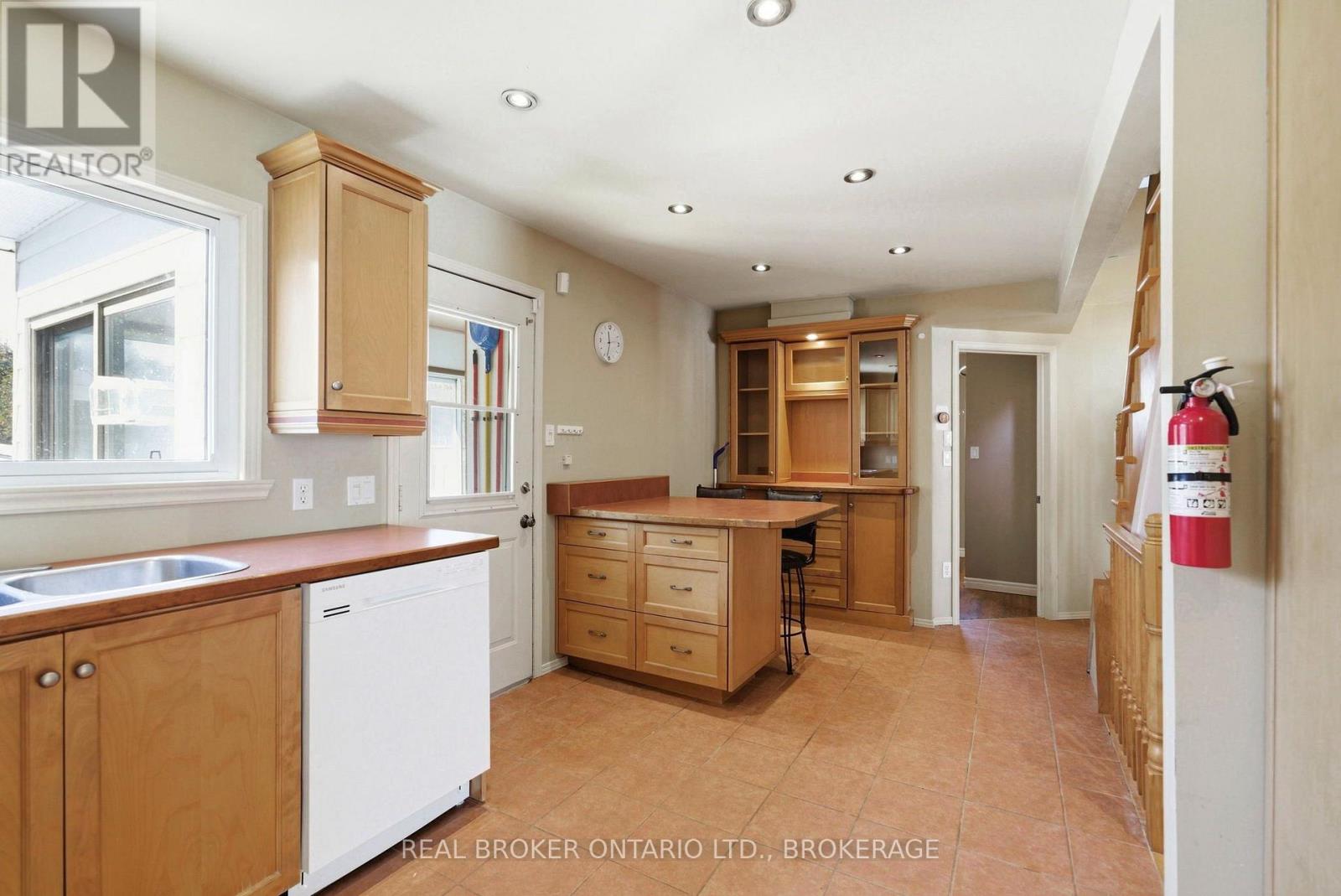 25 Dunbar Avenue Property Photo 11