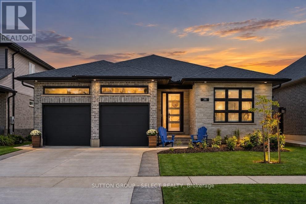 38 ROYAL DORNOCH DRIVE Property Photo 1