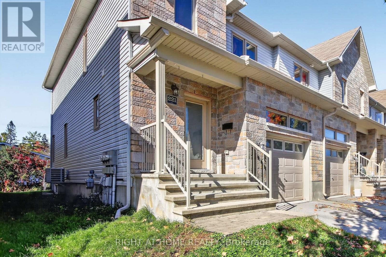 221 King Street Property Photo 2