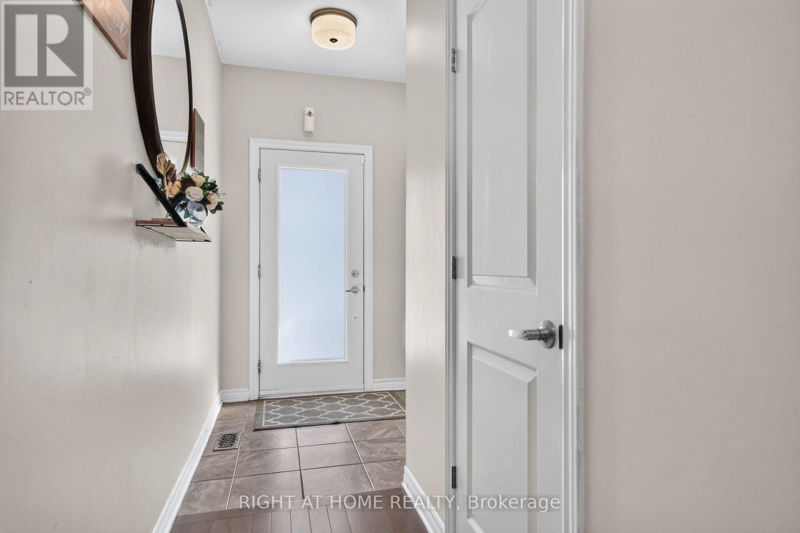 221 King Street Property Photo 4