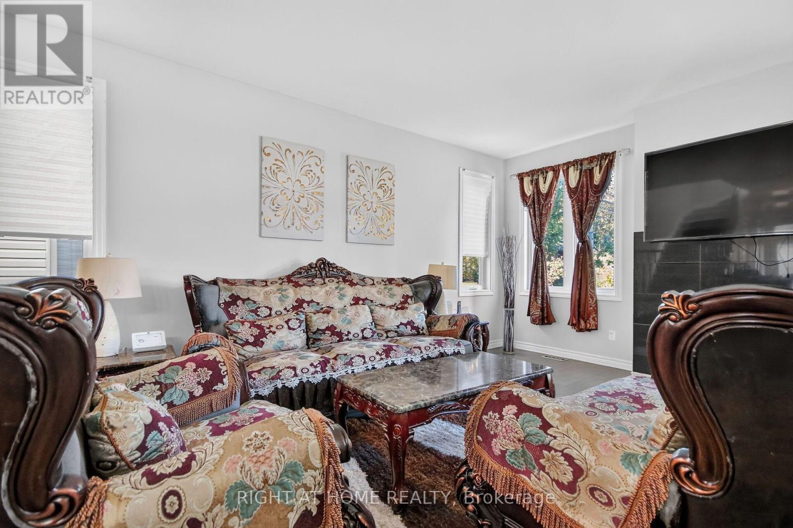 221 King Street Property Photo 13
