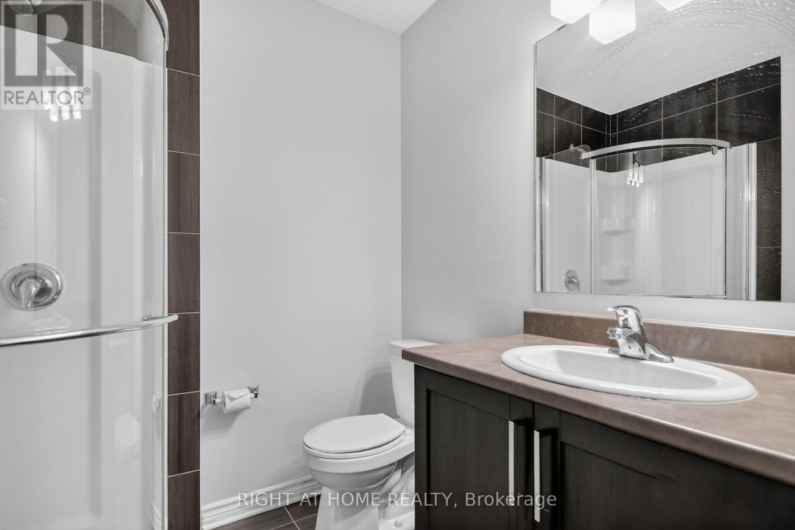 221 King Street Property Photo 18