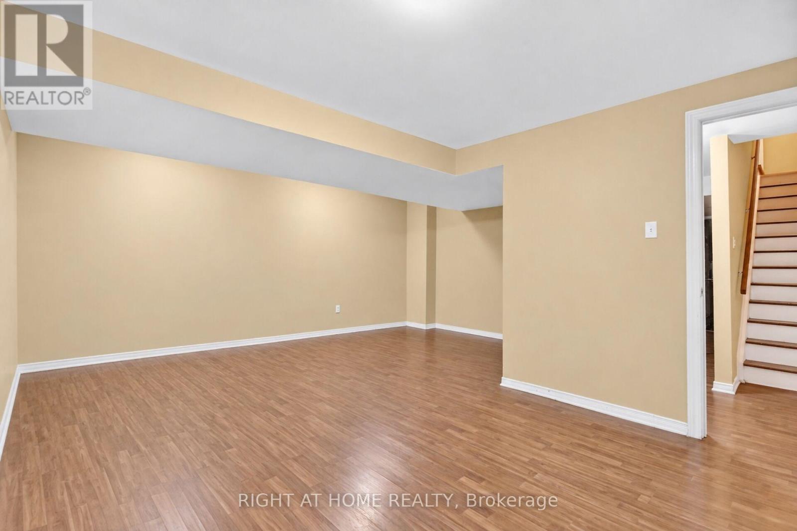 221 King Street Property Photo 26