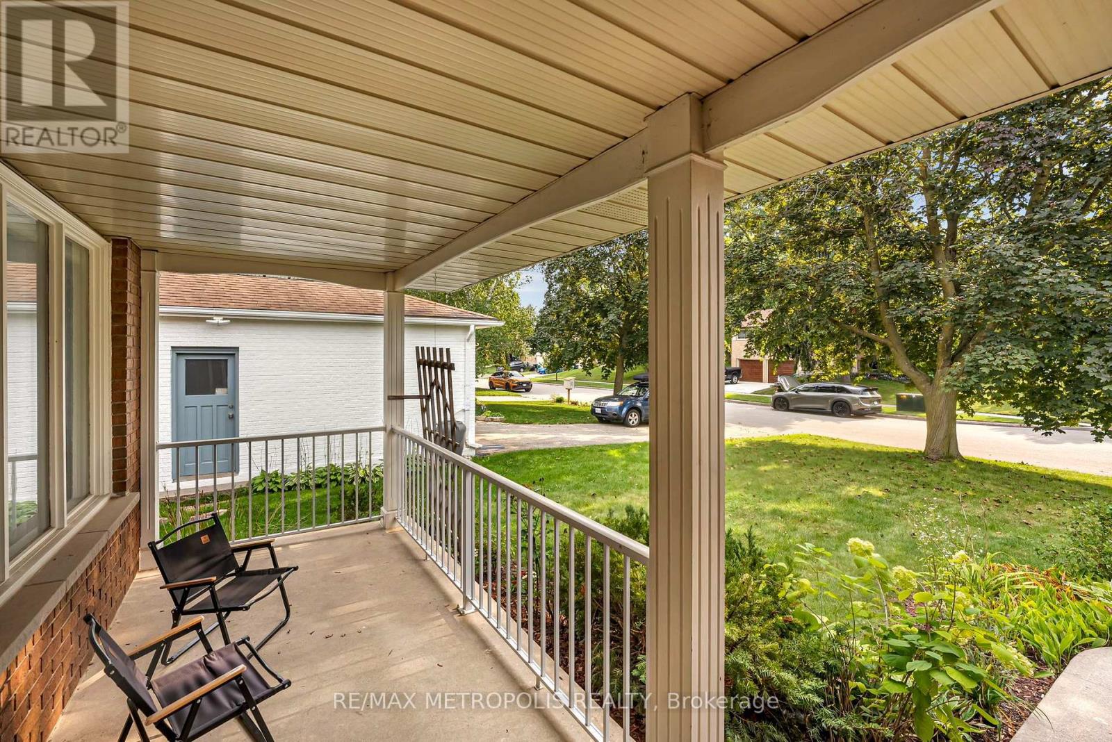 598 Black Oak Crescent Property Photo 2