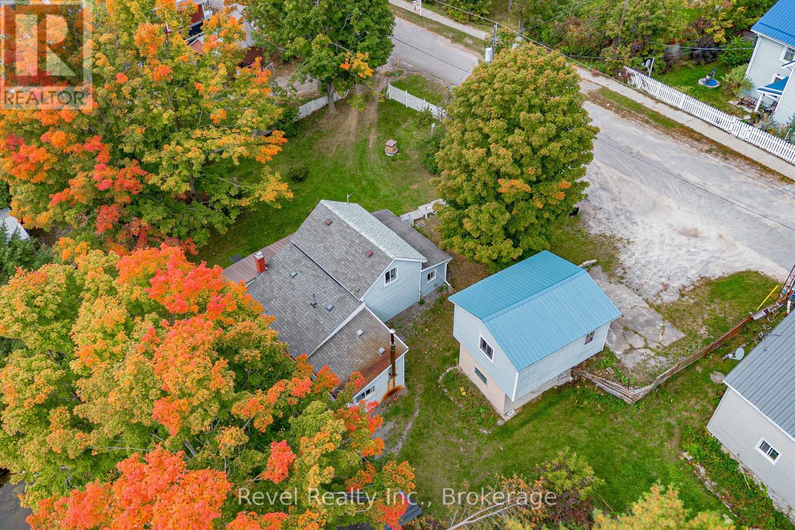 14 Richmond Street E Property Photo 3