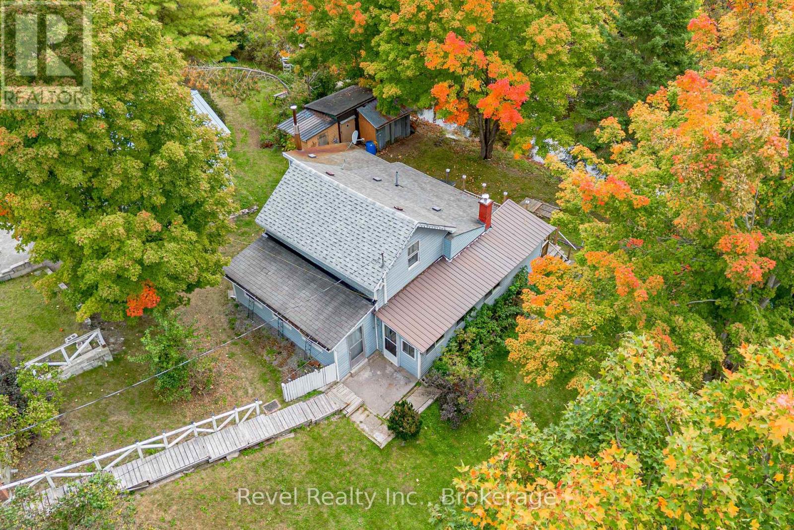 14 Richmond Street E Property Photo 4