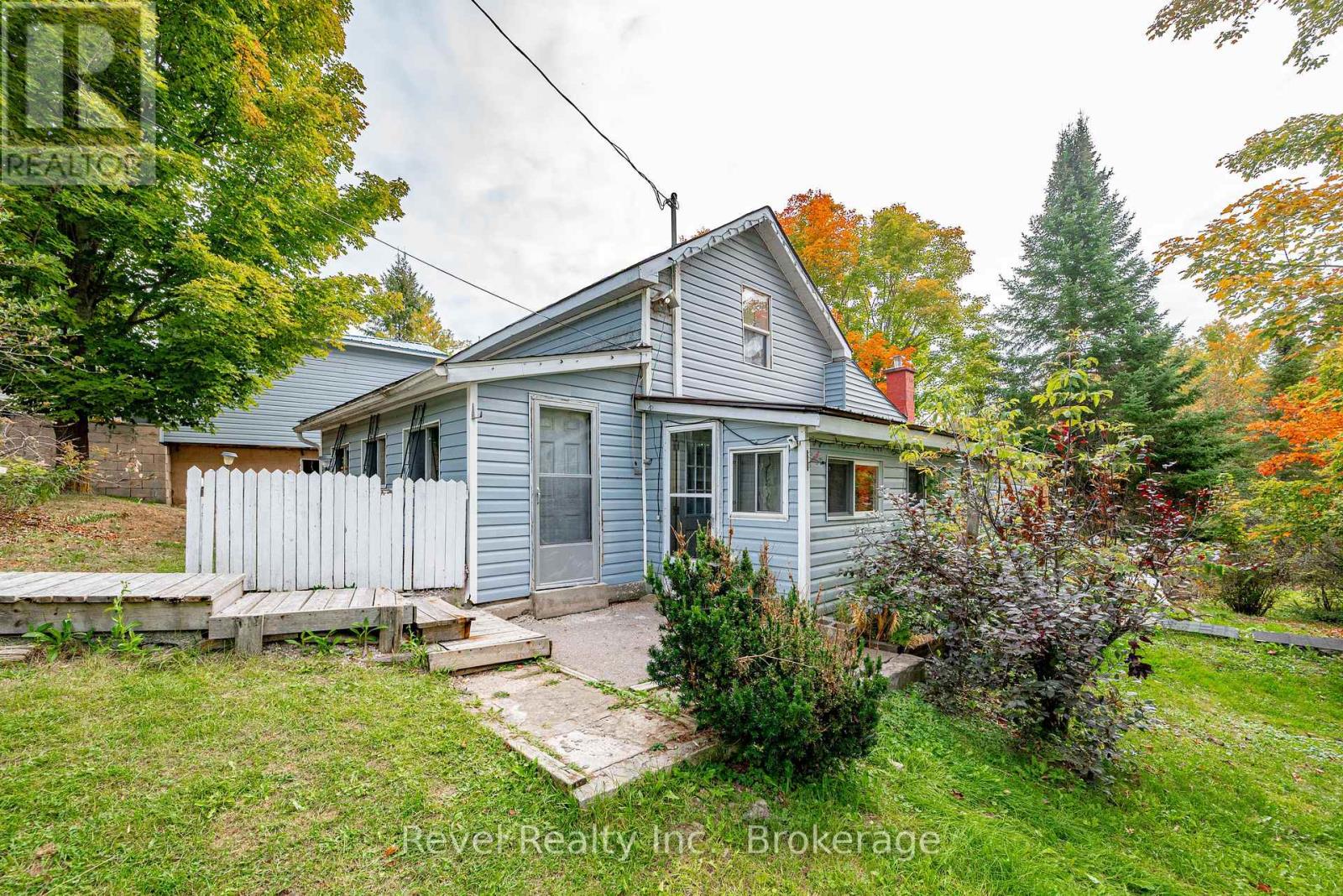 14 Richmond Street E Property Photo 12