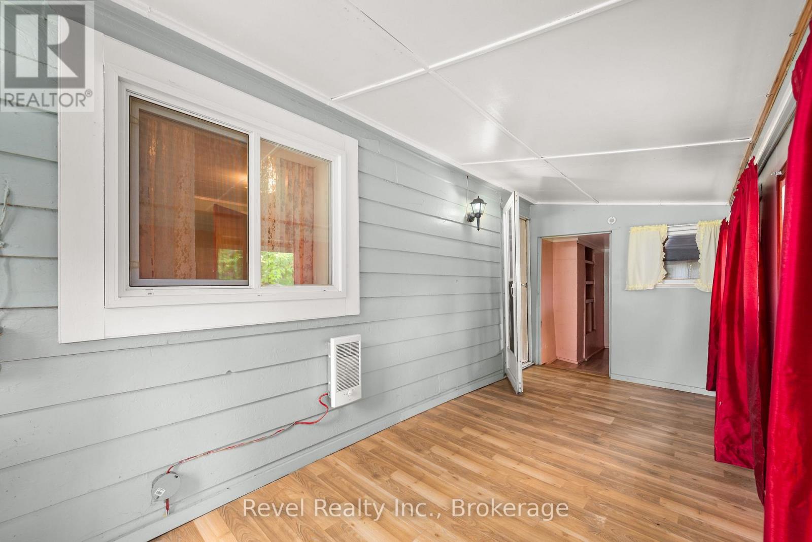 14 Richmond Street E Property Photo 15