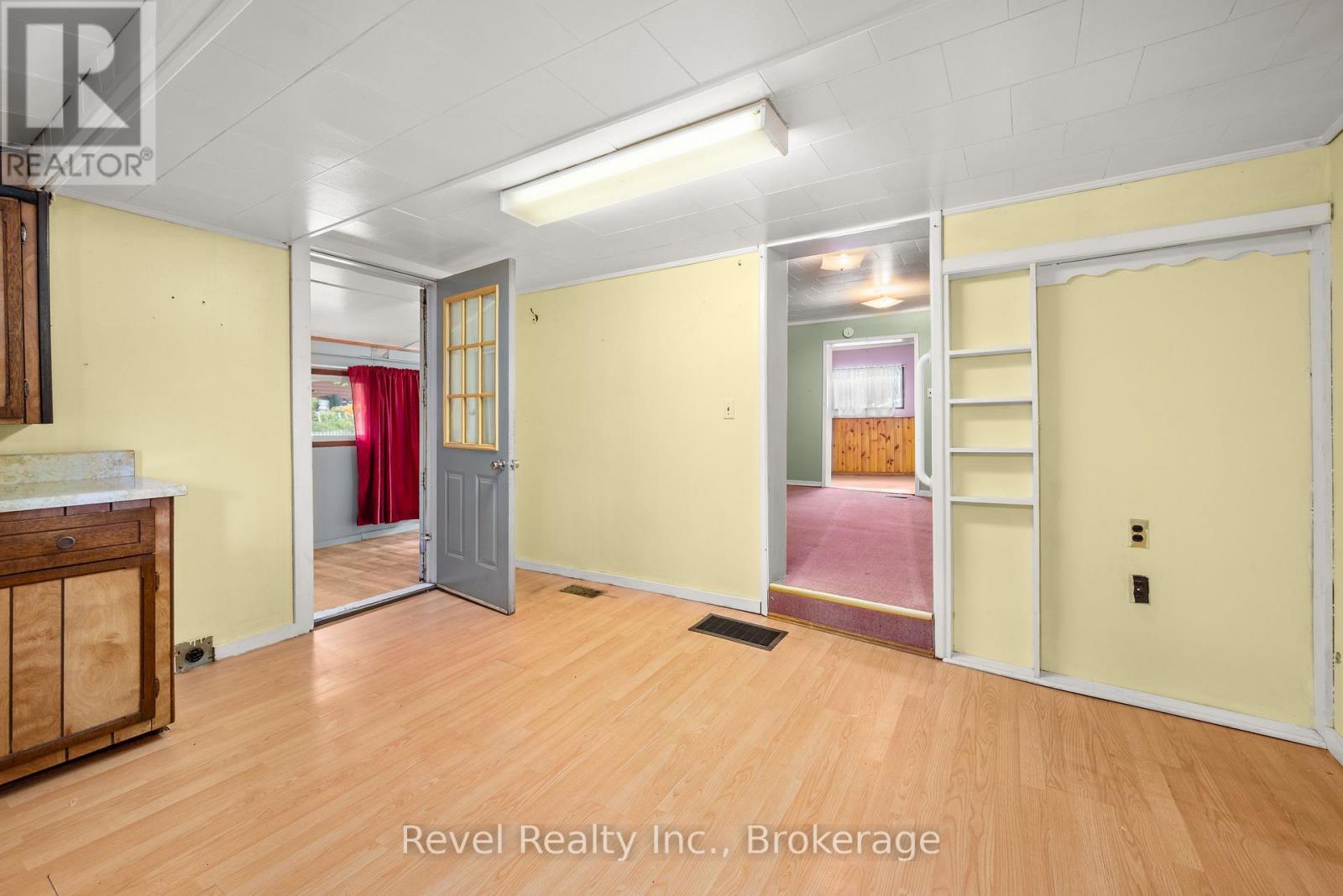 14 Richmond Street E Property Photo 17