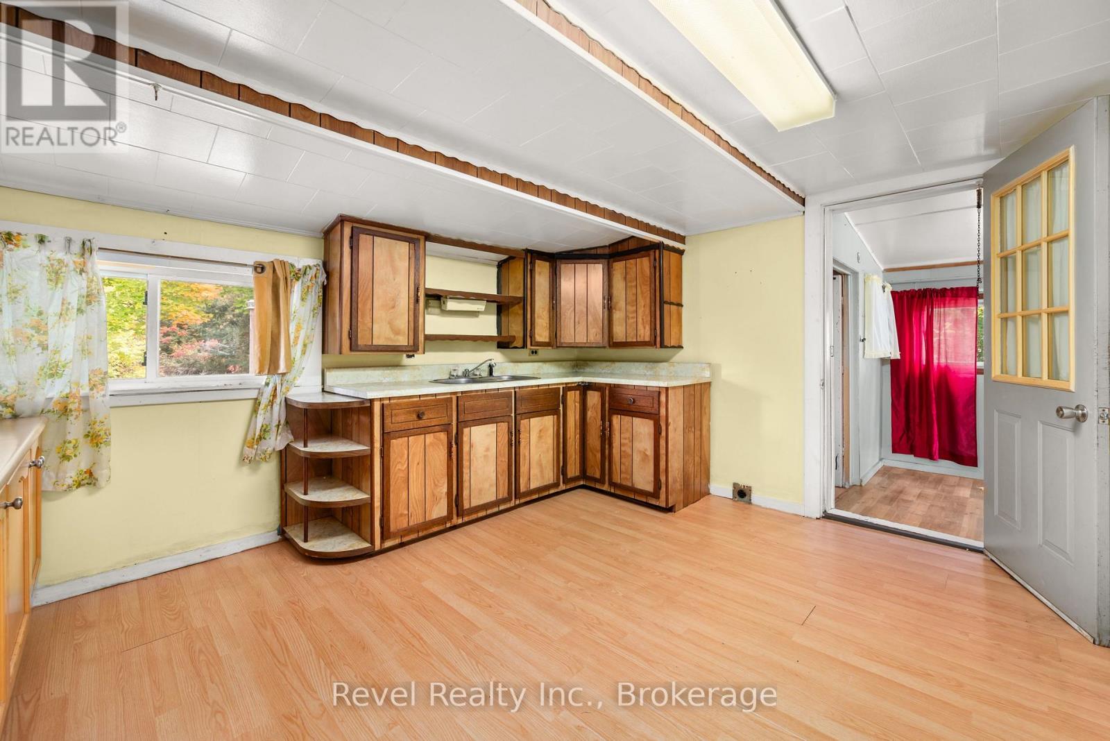14 Richmond Street E Property Photo 18
