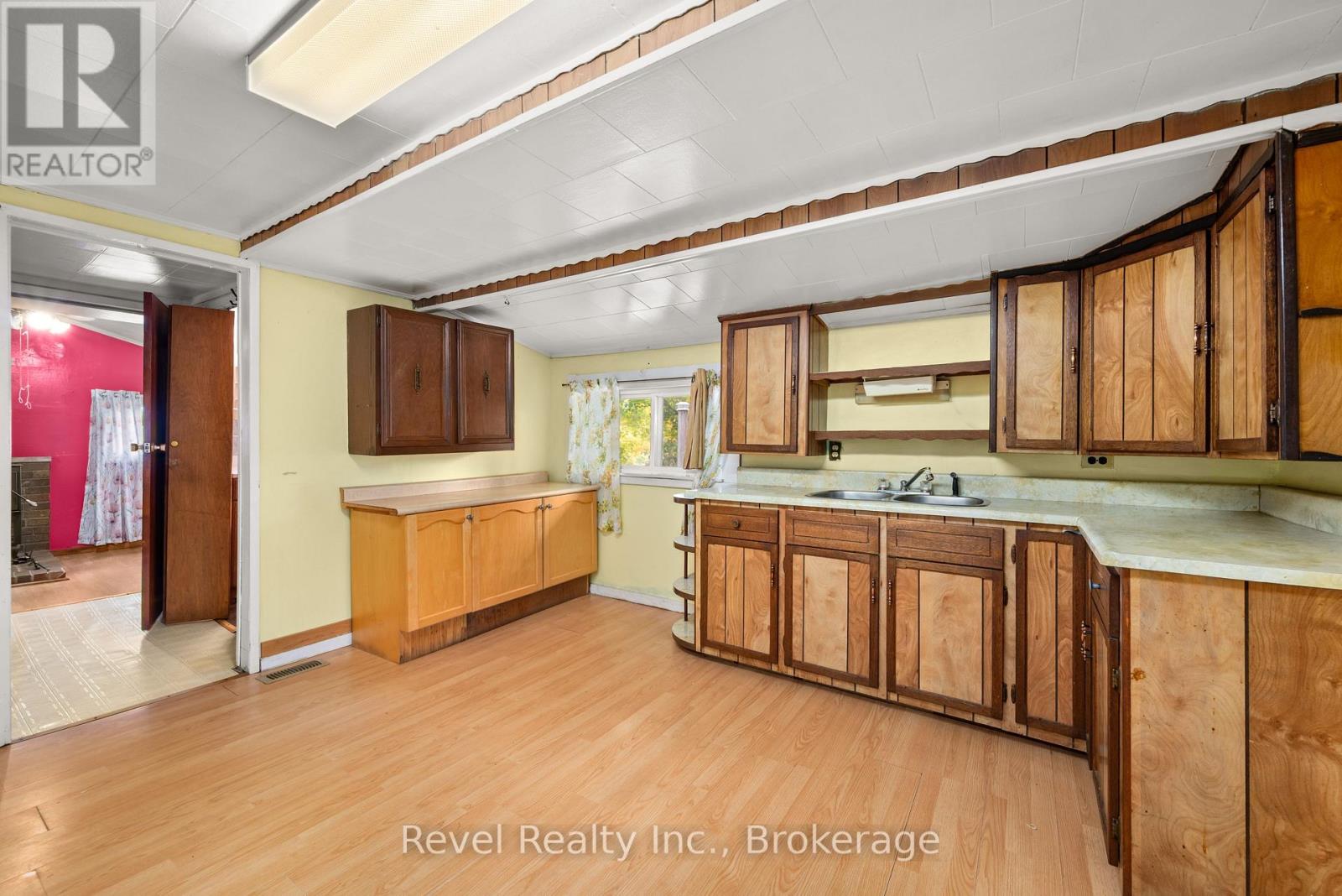 14 Richmond Street E Property Photo 19