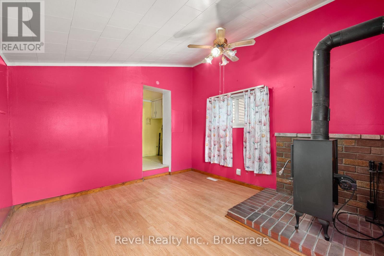 14 Richmond Street E Property Photo 22