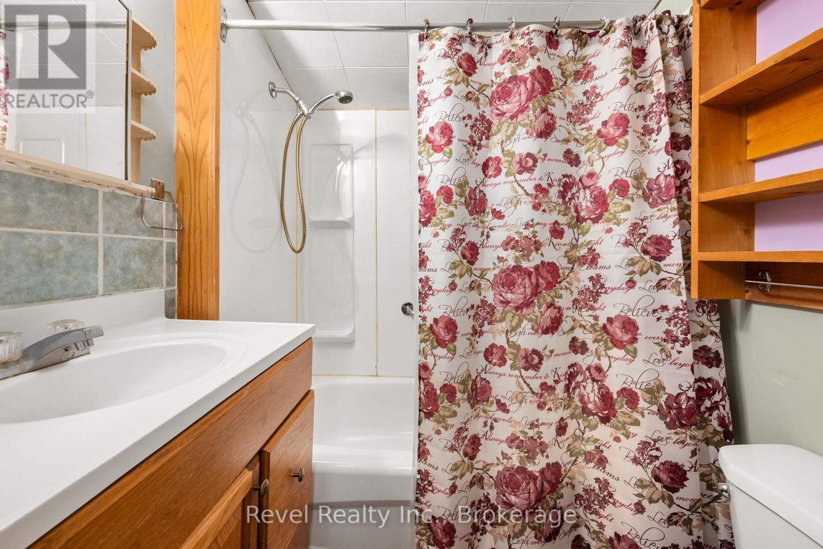 14 Richmond Street E Property Photo 25
