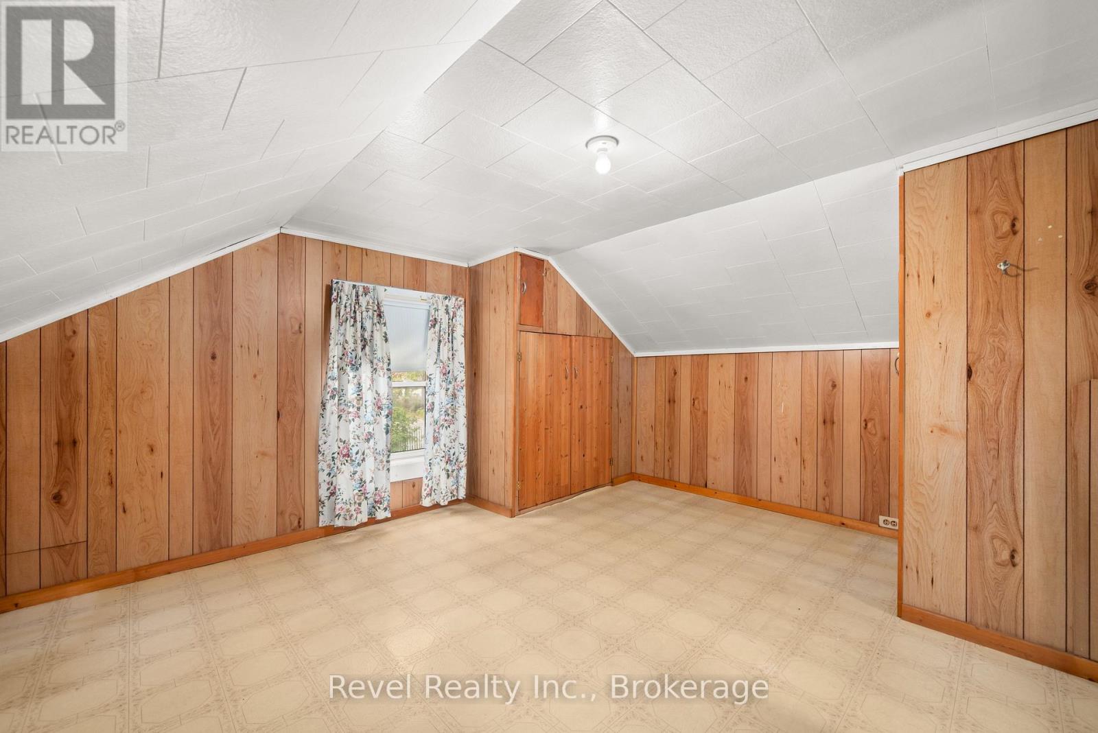 14 Richmond Street E Property Photo 32