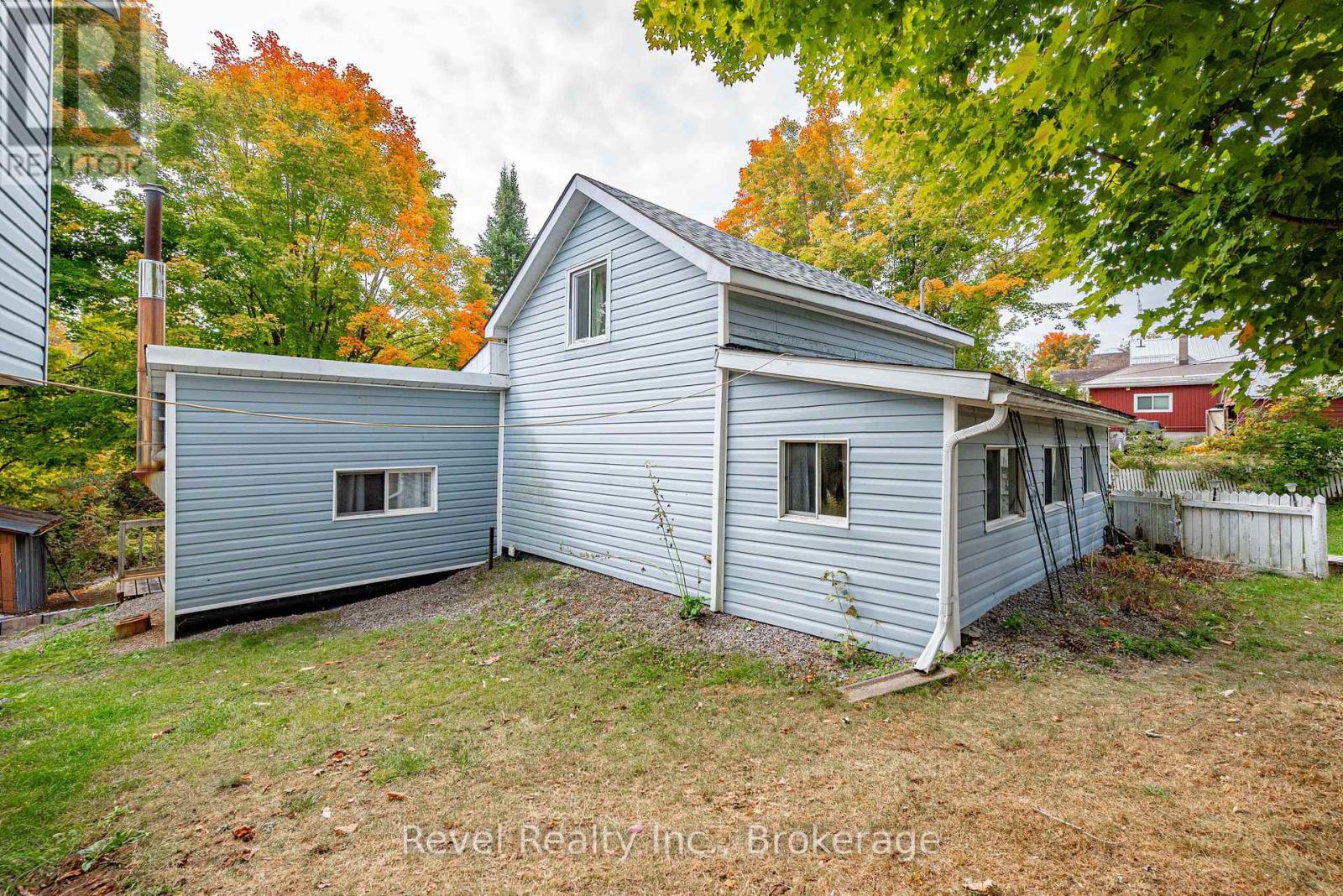 14 Richmond Street E Property Photo 35