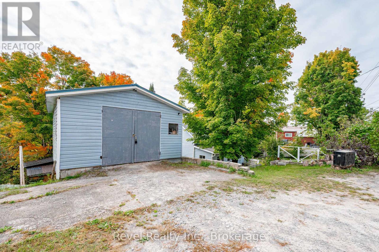 14 Richmond Street E Property Photo 38