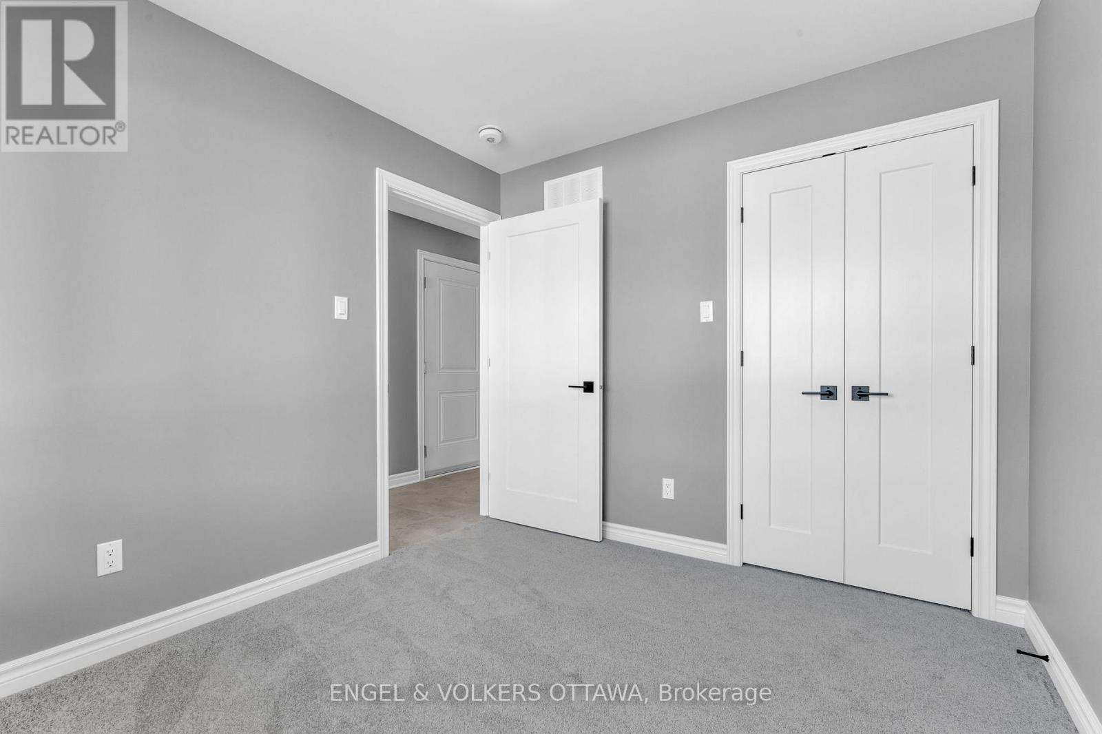 102 Seabert Drive Property Photo 2