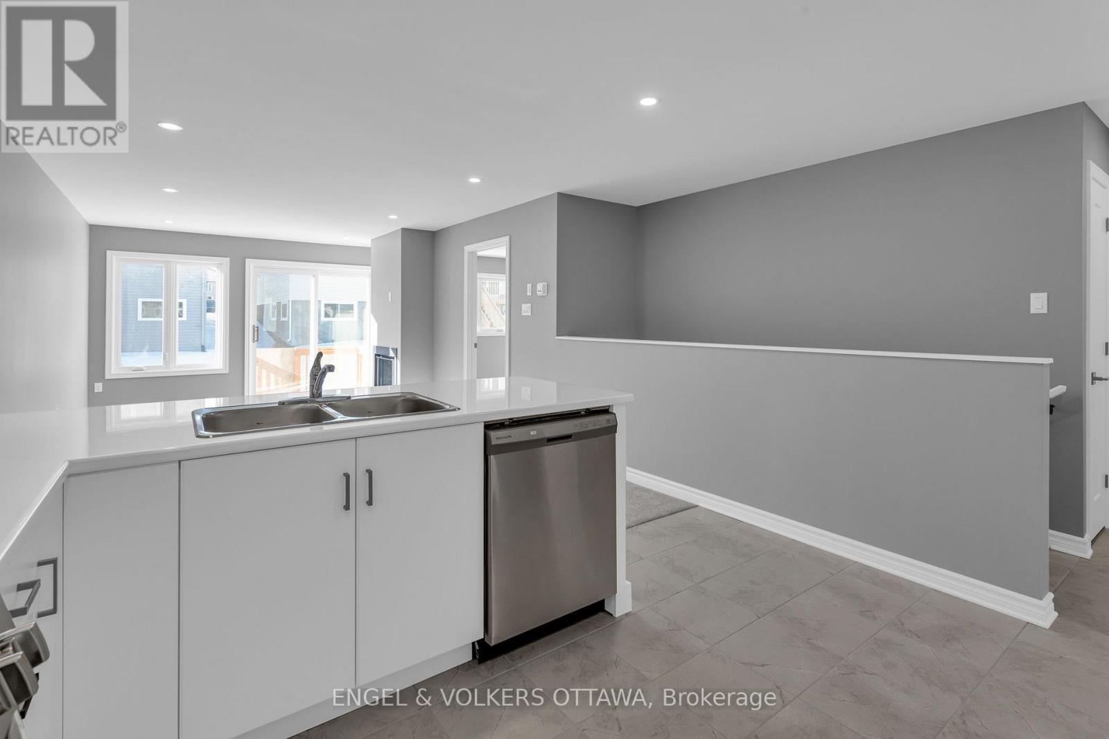 102 Seabert Drive Property Photo 6