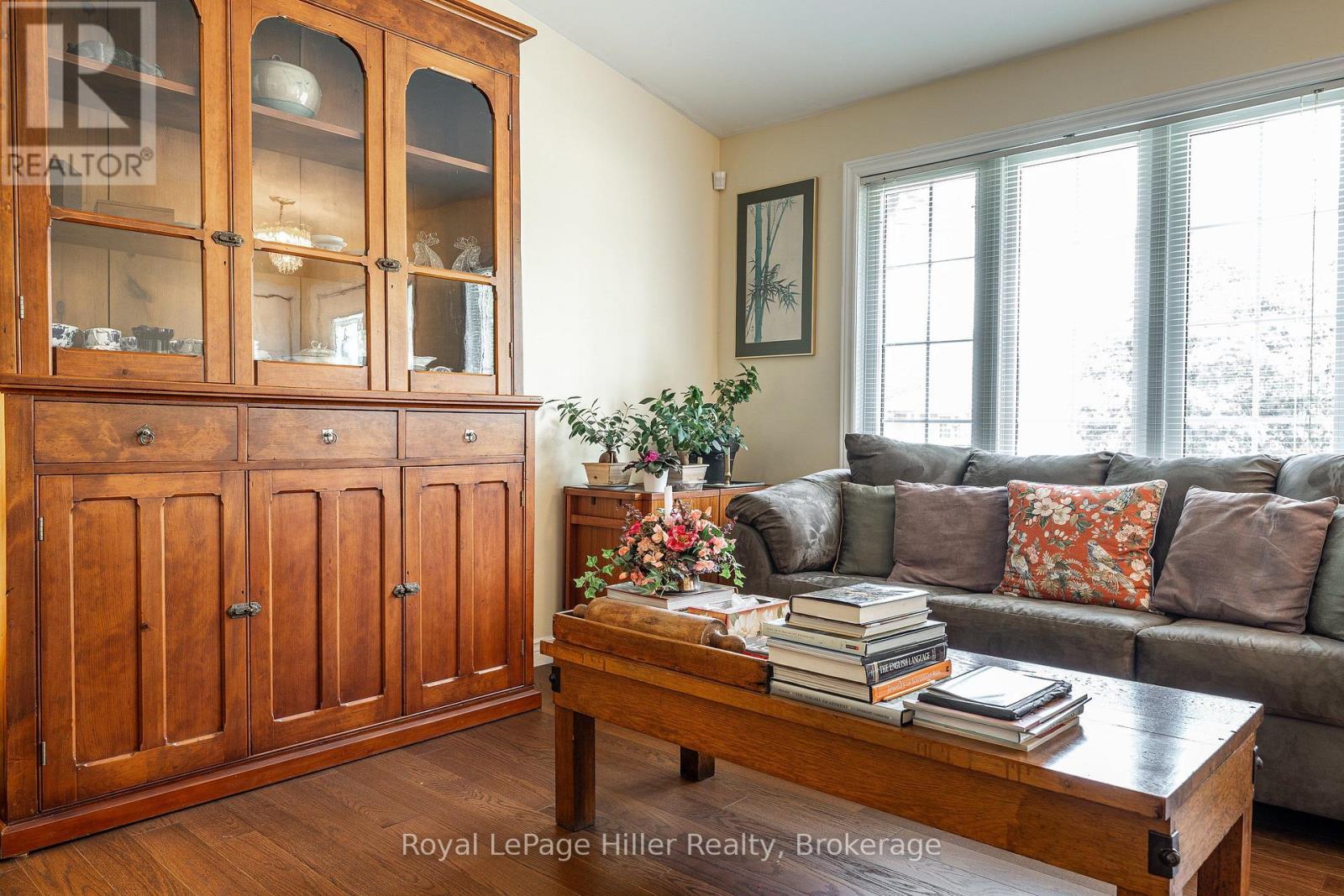 5 Moore Street Property Photo 9