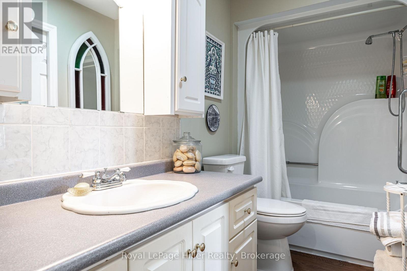 5 Moore Street Property Photo 18