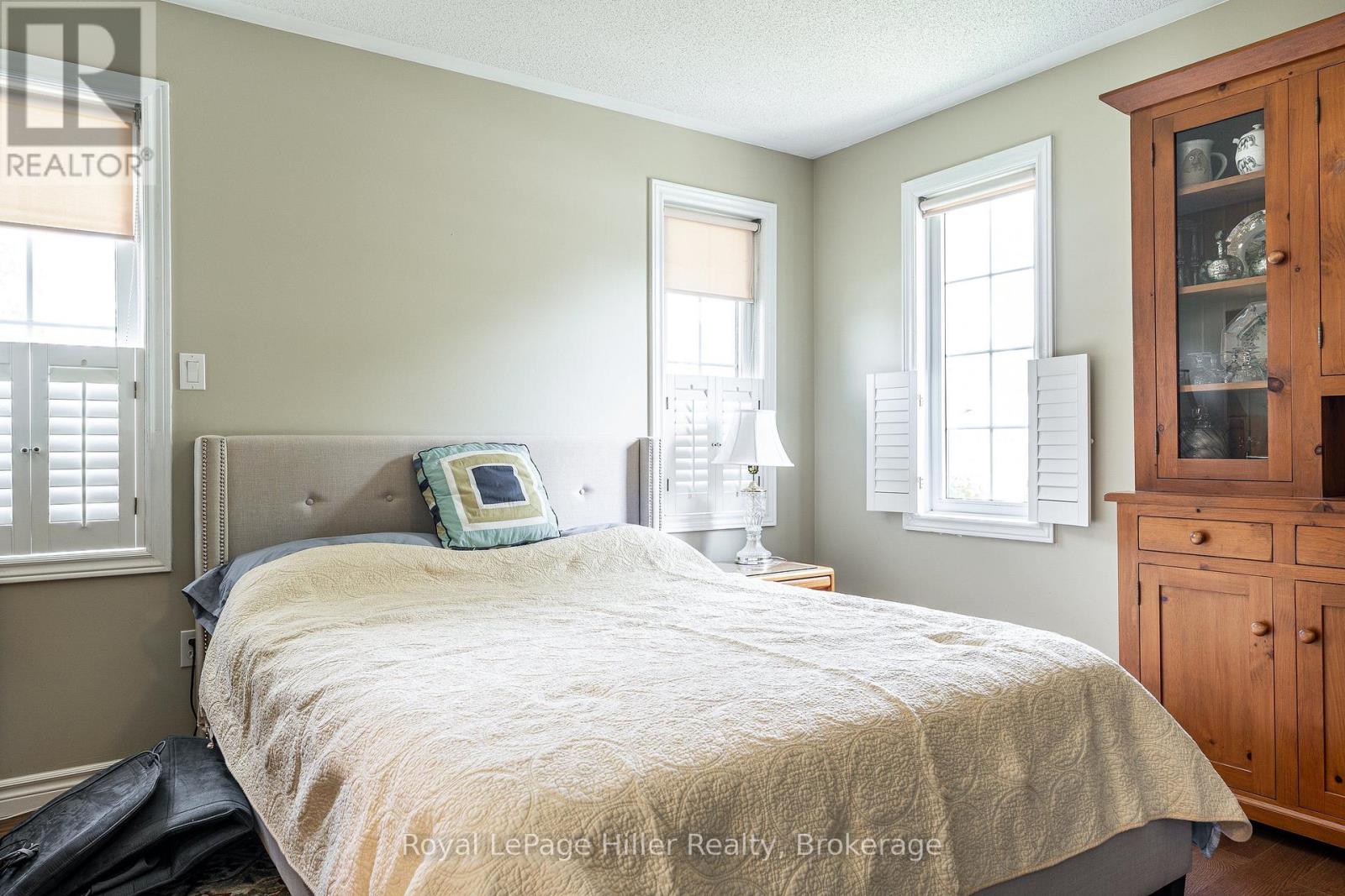 5 Moore Street Property Photo 21