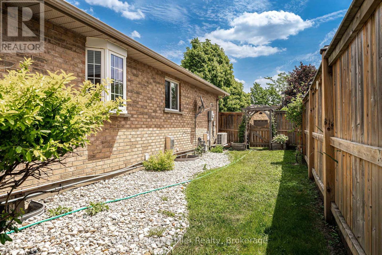 5 Moore Street Property Photo 36