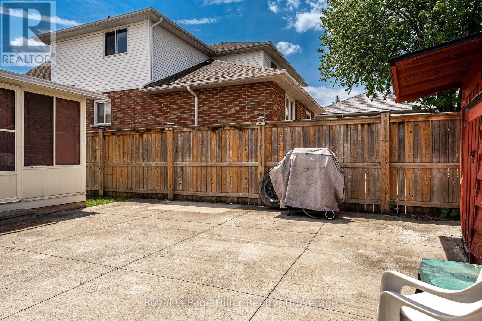5 Moore Street Property Photo 41