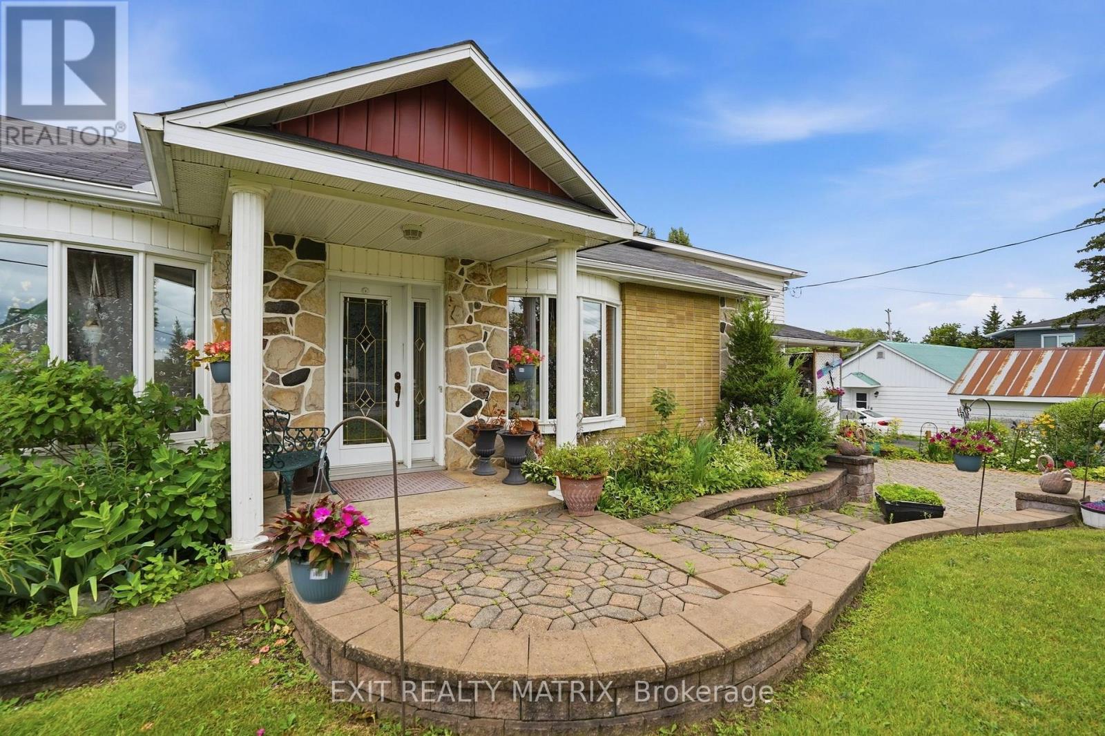 1055 Victoria Street Property Photo 3