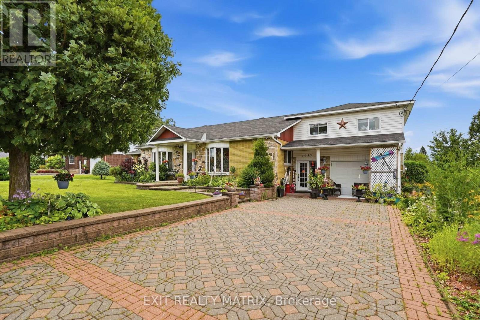 1055 Victoria Street Property Photo 4