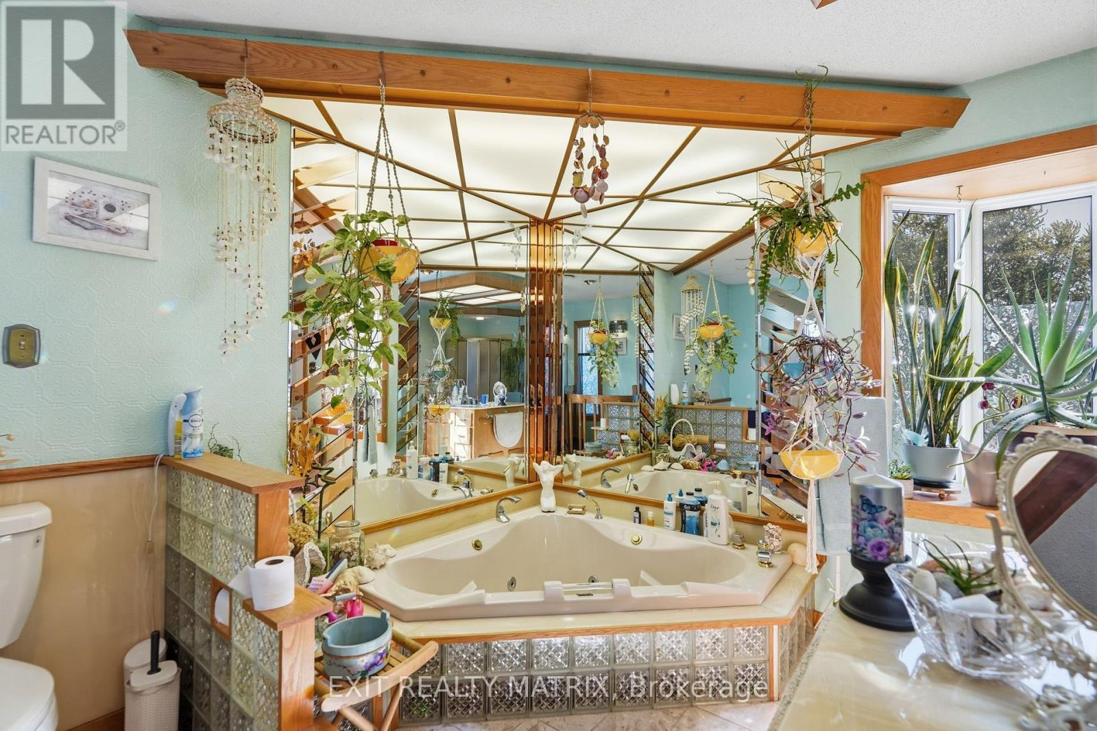 1055 Victoria Street Property Photo 19