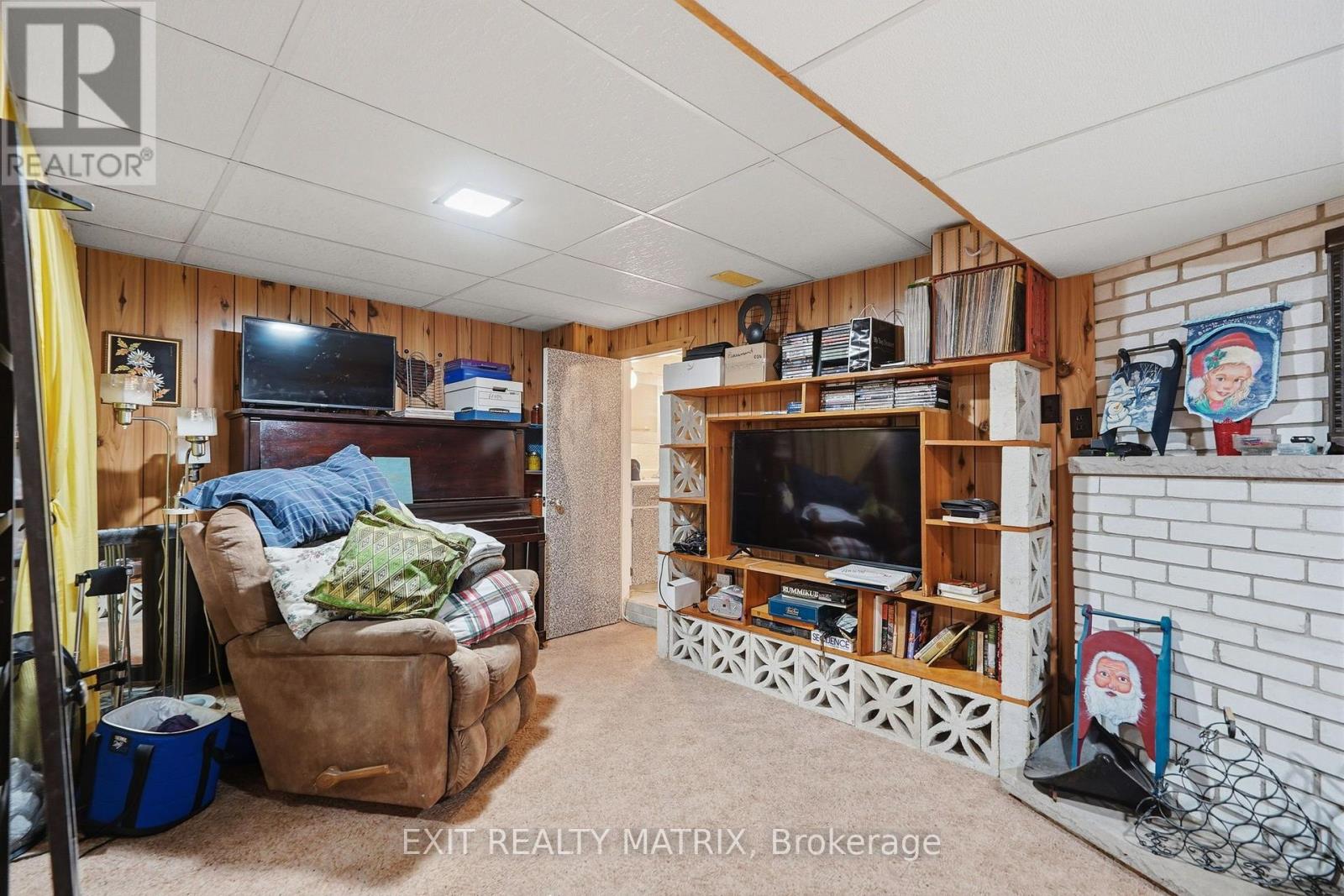 1055 Victoria Street Property Photo 23