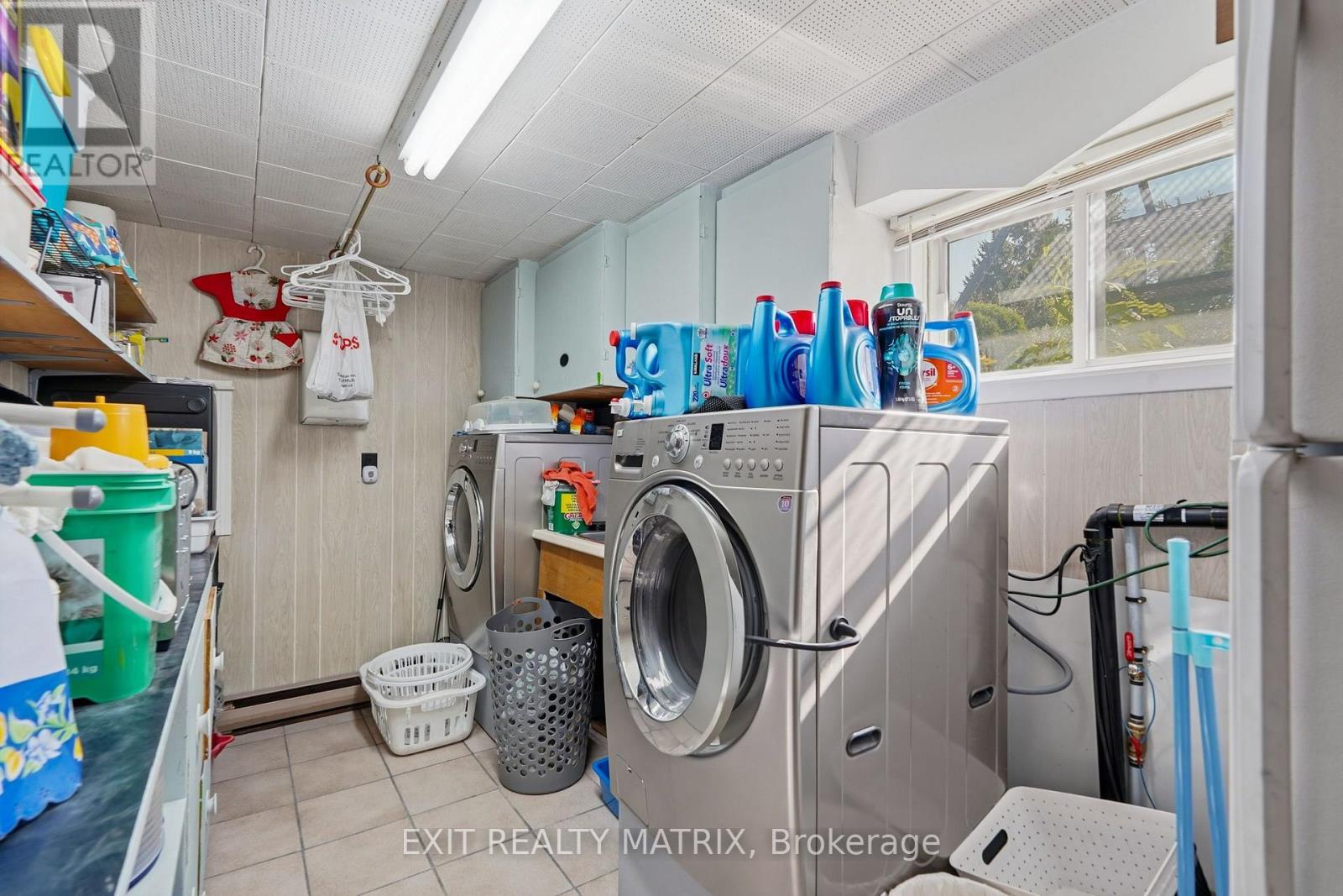 1055 Victoria Street Property Photo 28