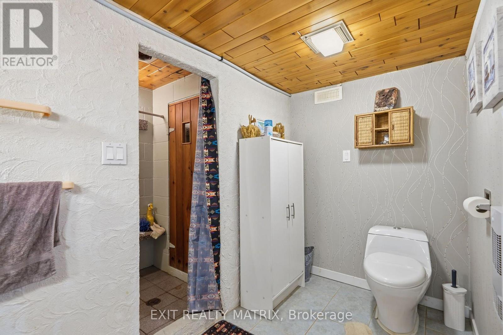 1055 Victoria Street Property Photo 32