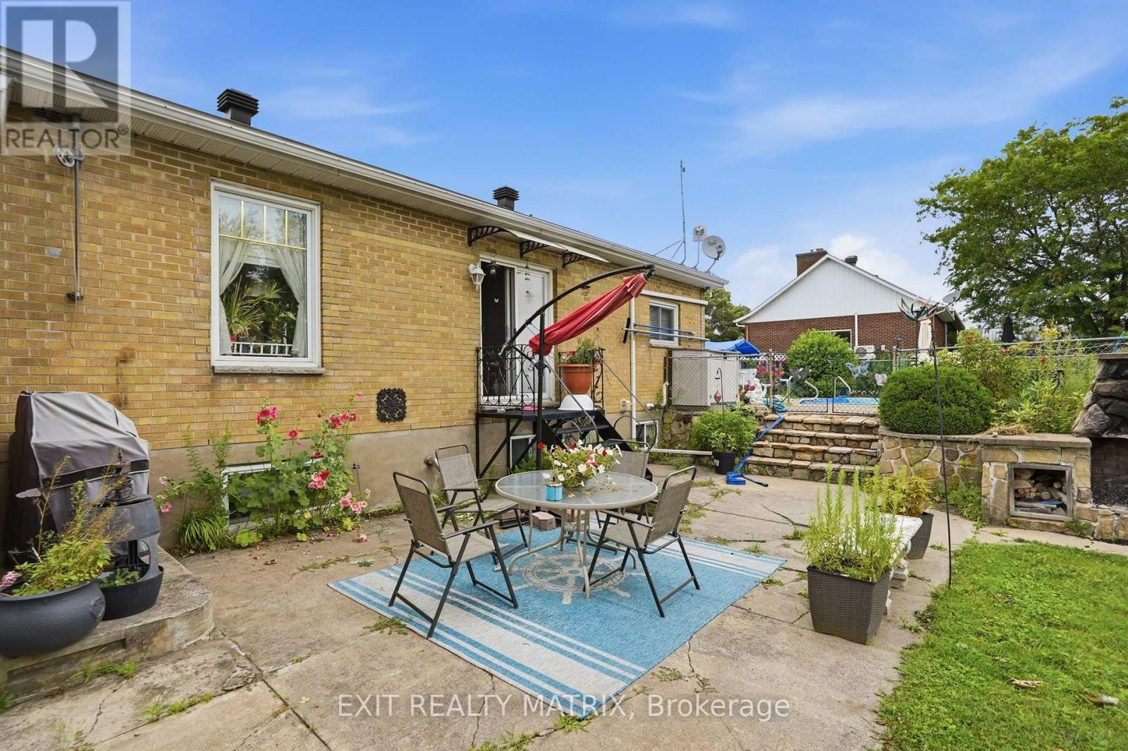 1055 Victoria Street Property Photo 38