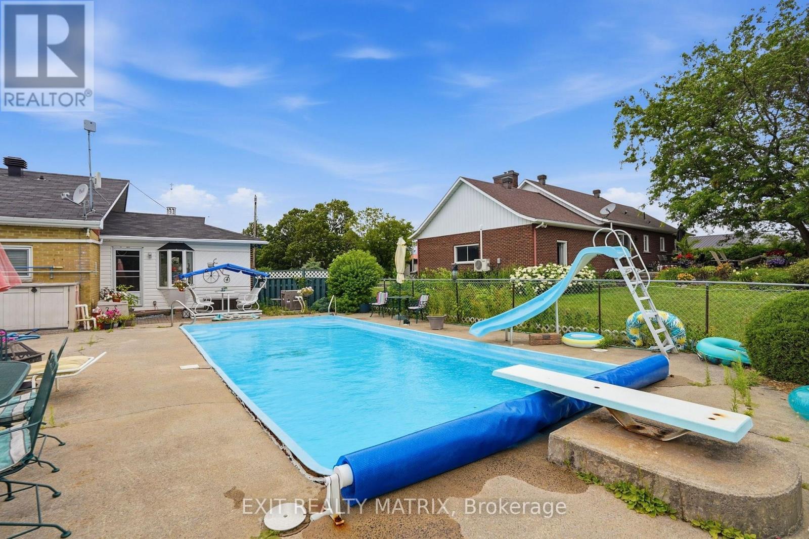 1055 Victoria Street Property Photo 39