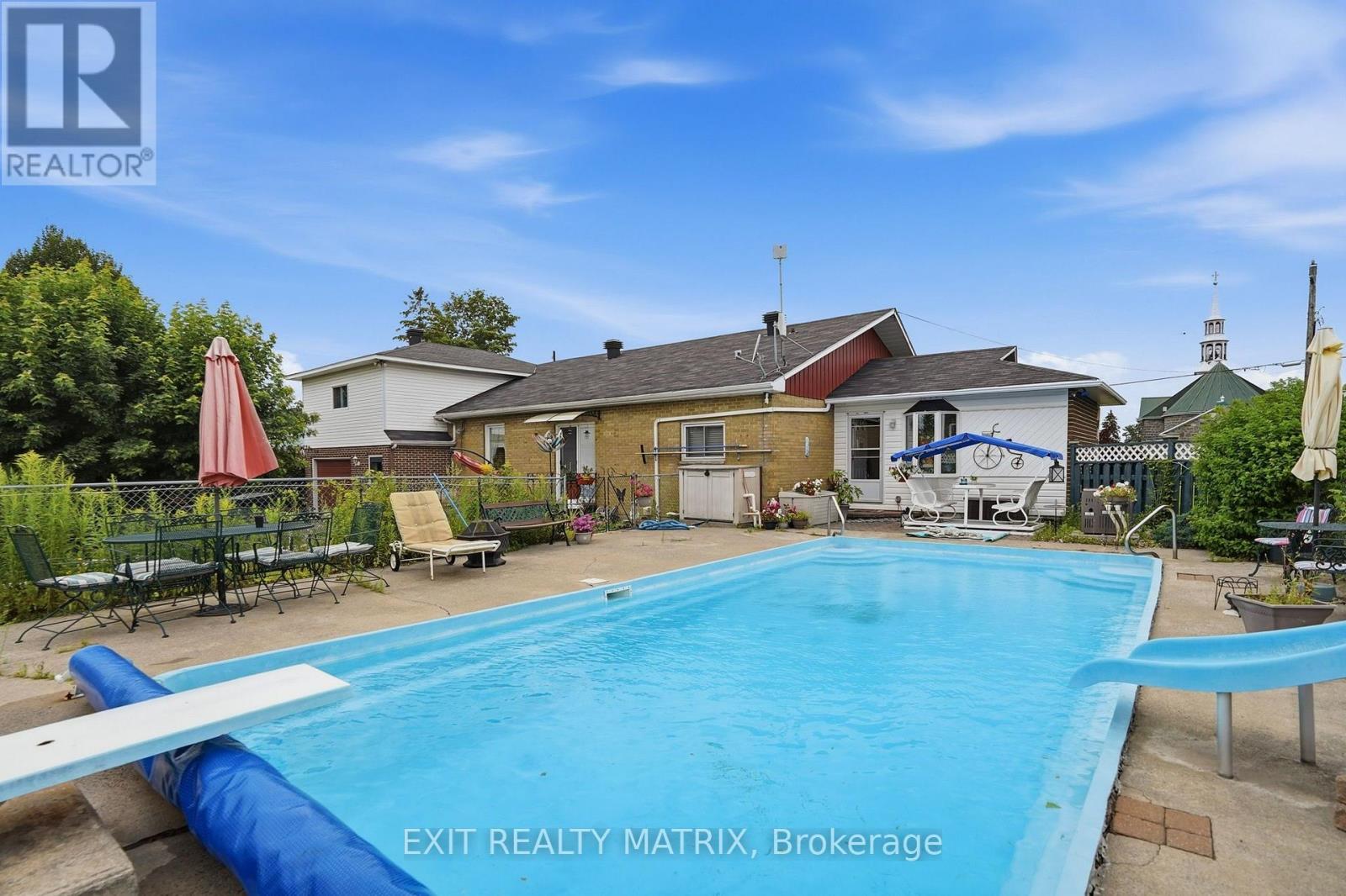1055 Victoria Street Property Photo 40
