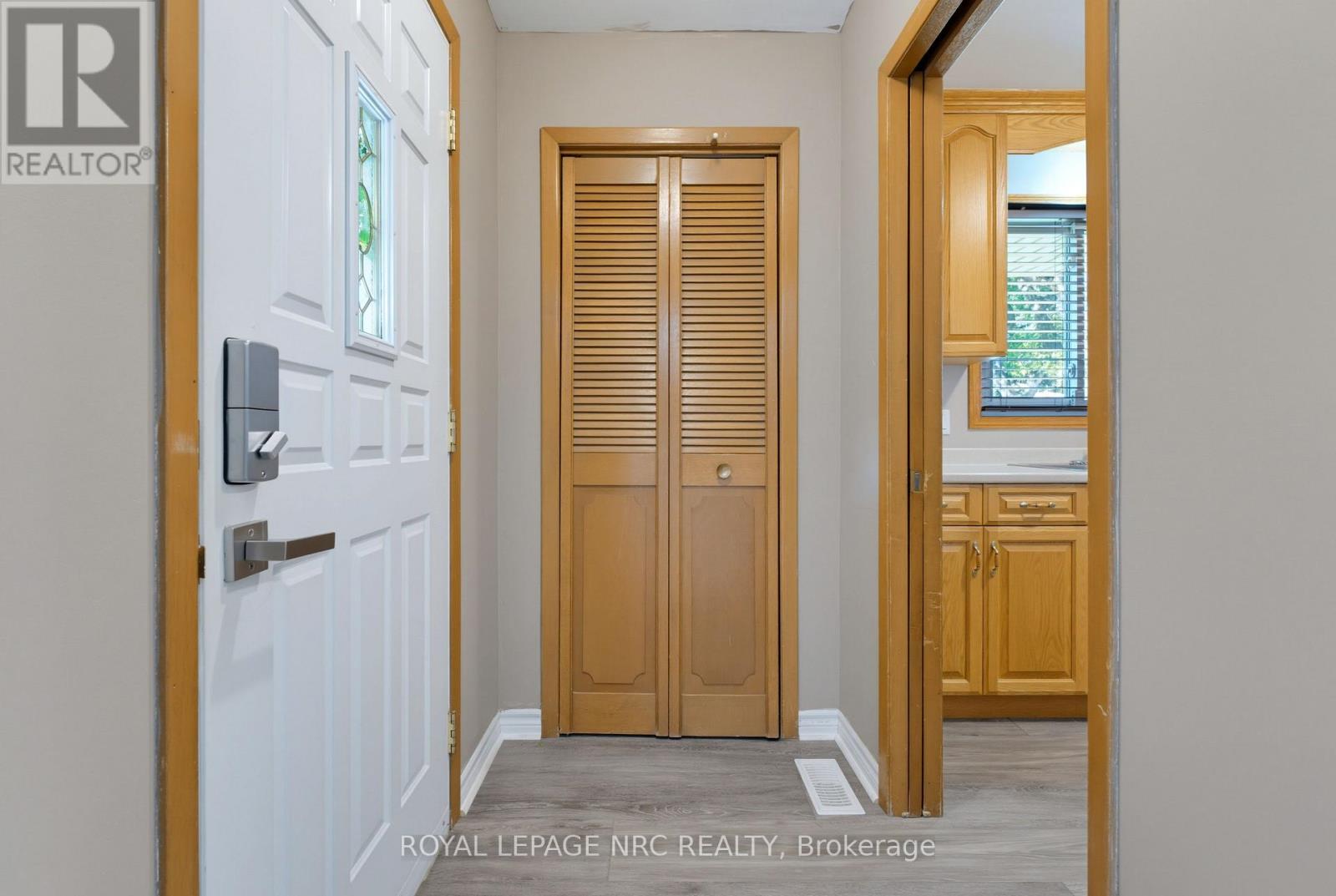 6395 Glengate Street Property Photo 7