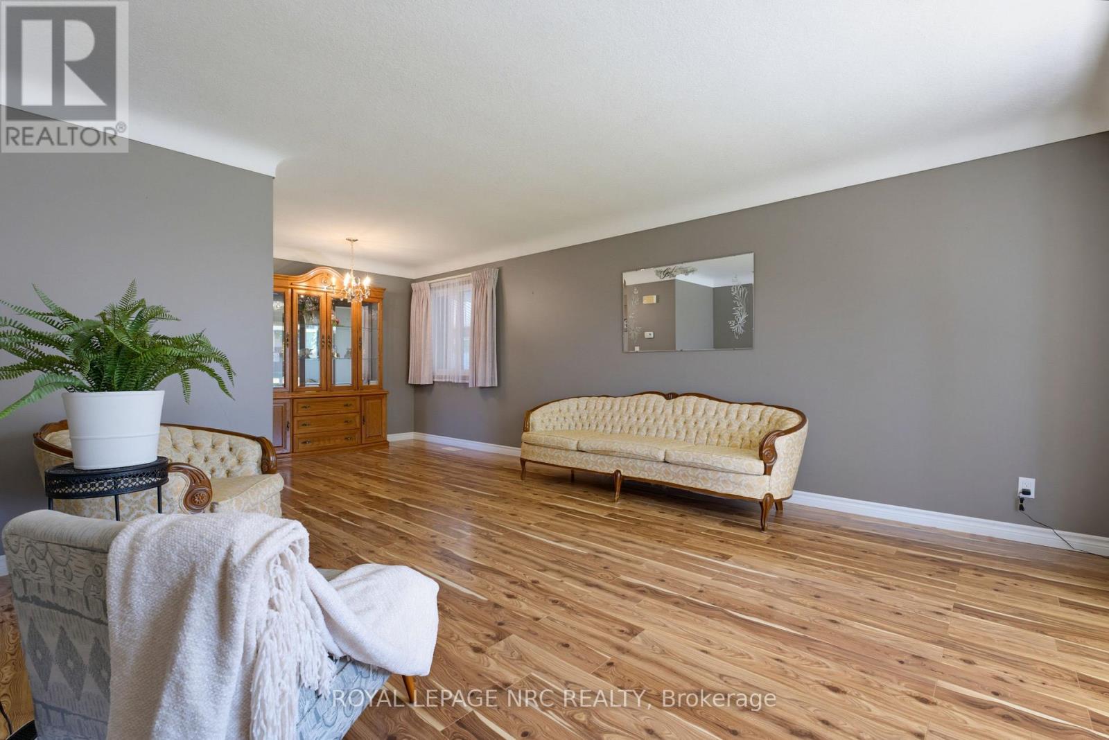 6395 Glengate Street Property Photo 8